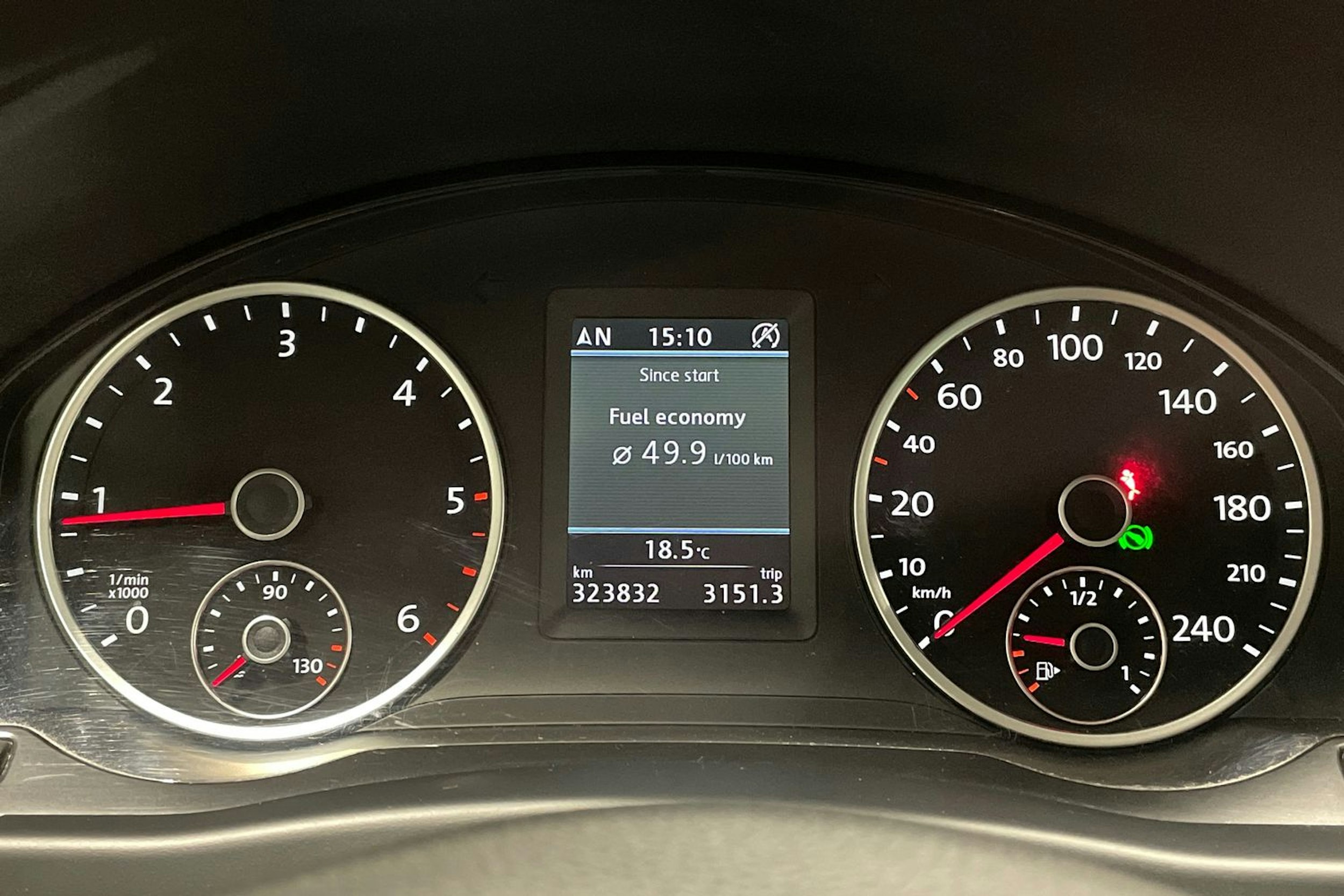Ruskea (beige) Volkswagen Tiguan 2011 kuva 16.