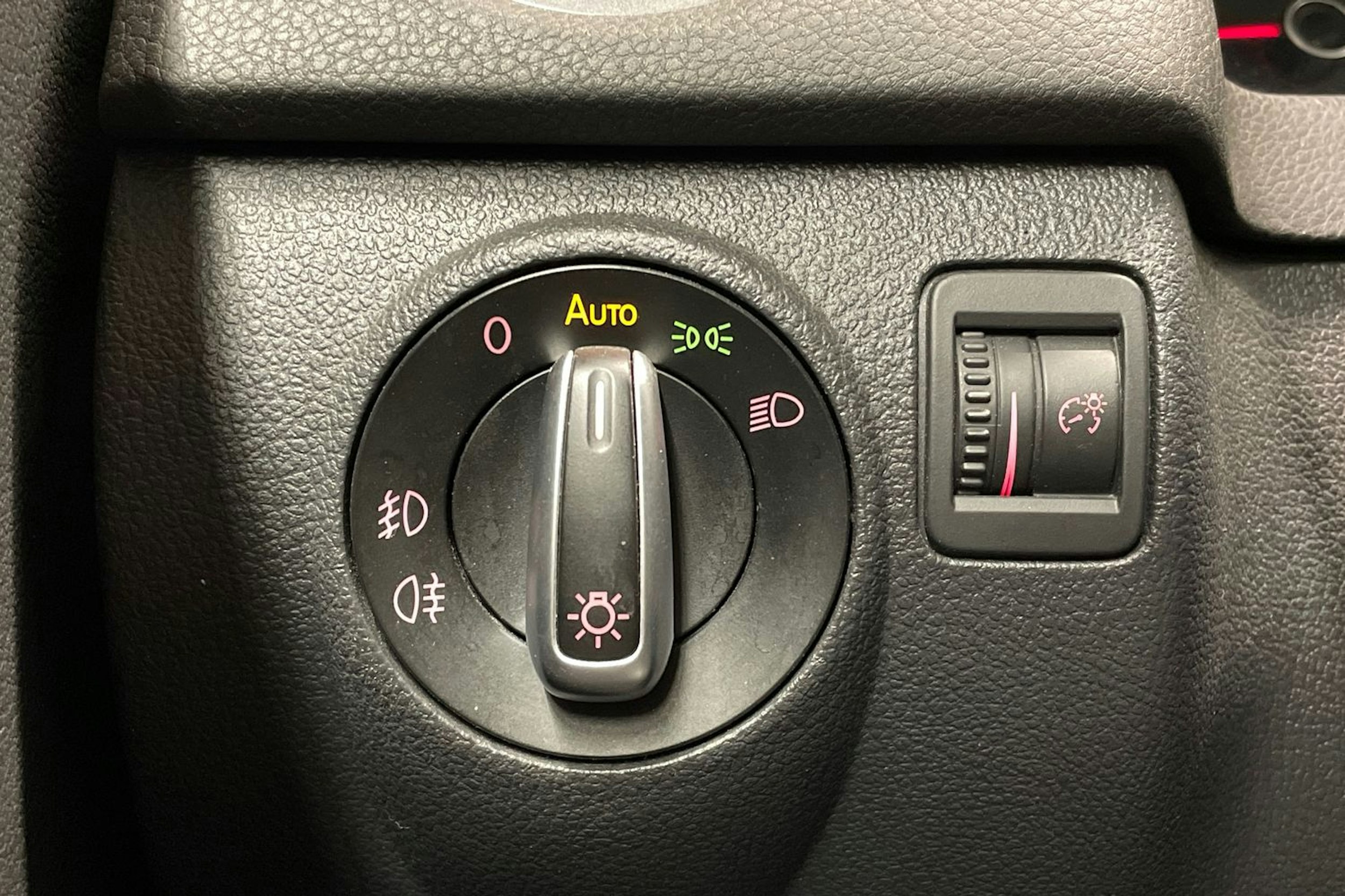 Ruskea (beige) Volkswagen Tiguan 2011 kuva 19.
