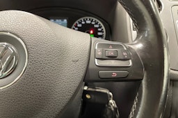 Ruskea (beige) Volkswagen Tiguan 2011 kuva 21.