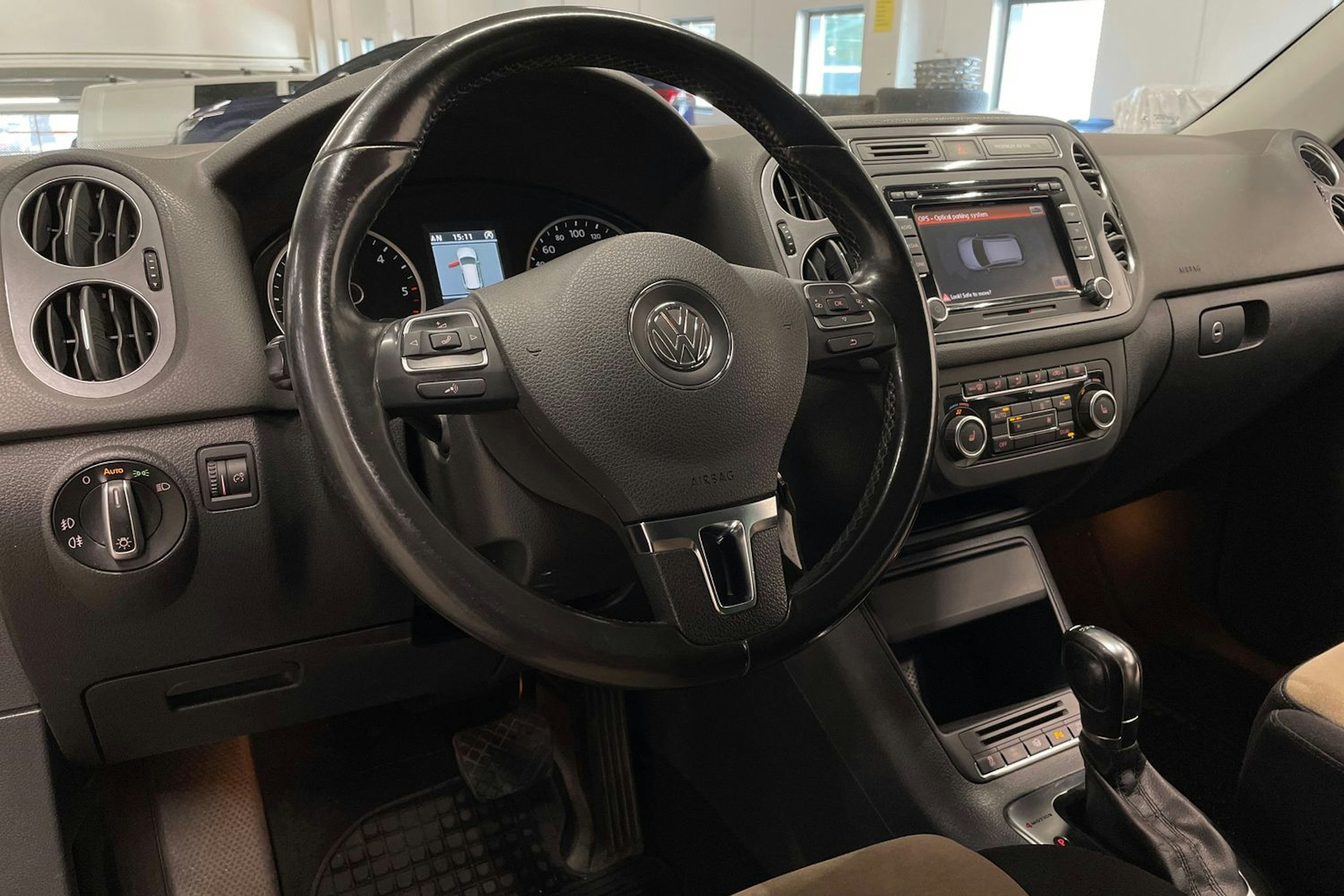 Ruskea (beige) Volkswagen Tiguan 2011 kuva 22.