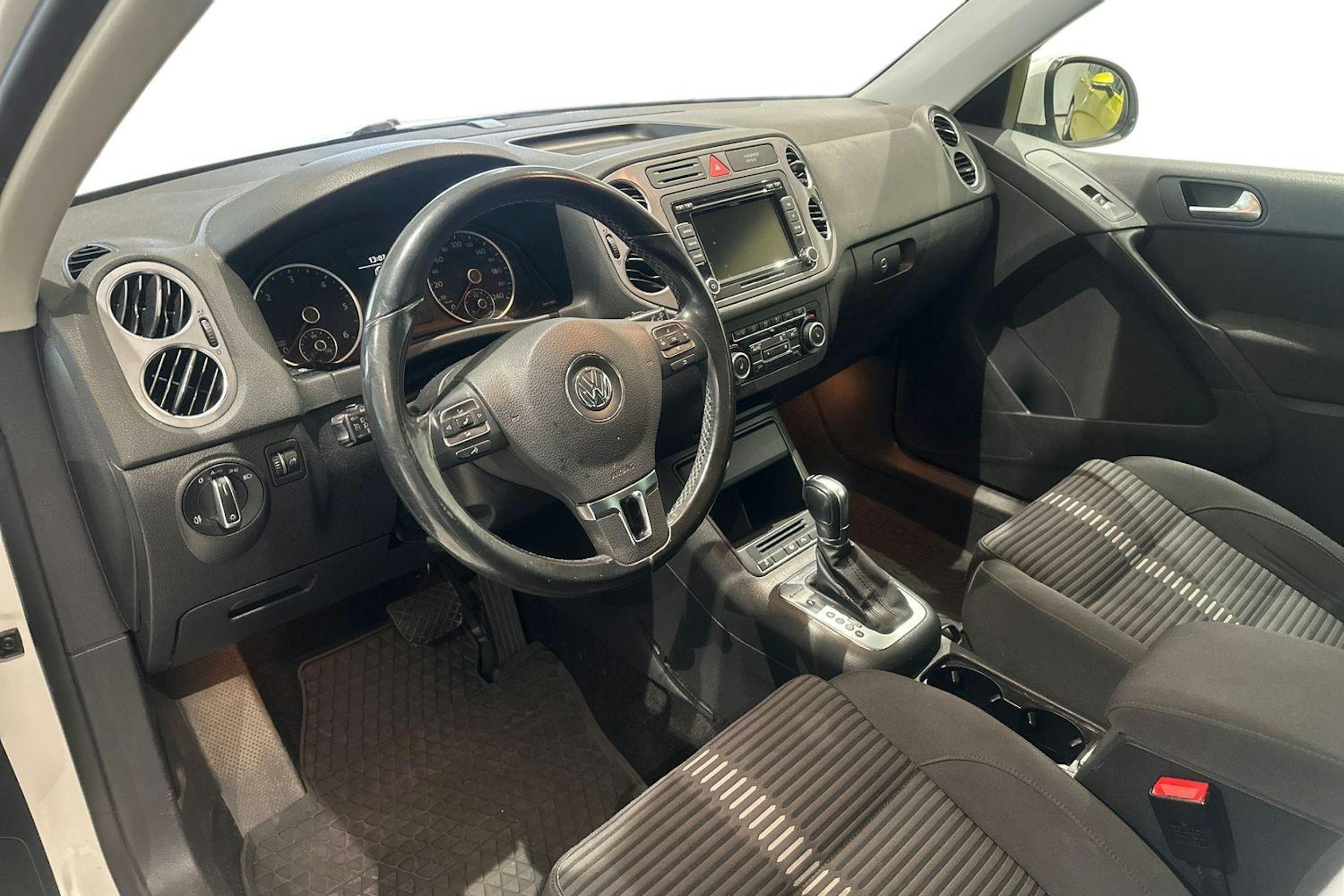 valkoinen Volkswagen Tiguan 2011 kuva 7.