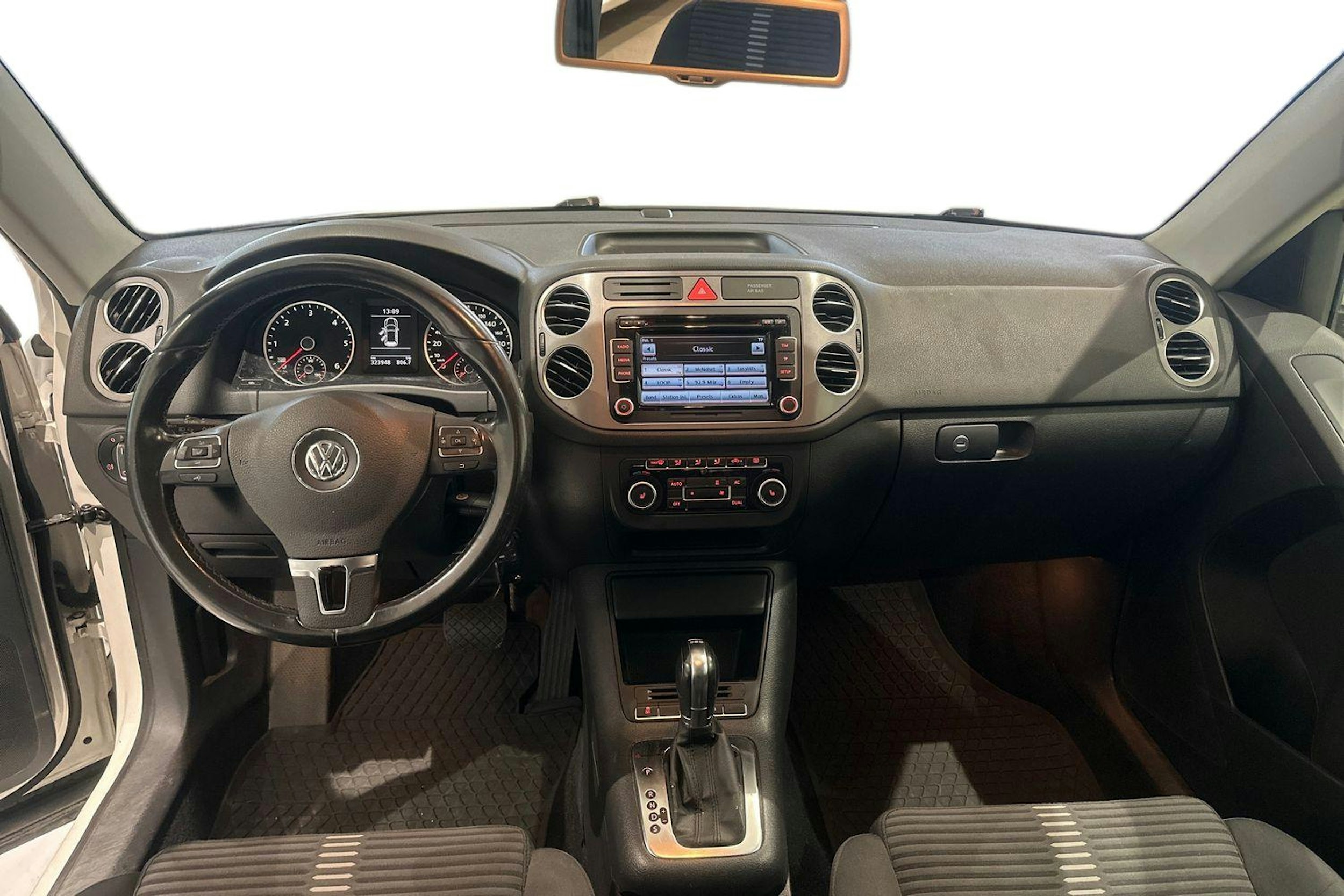 valkoinen Volkswagen Tiguan 2011 kuva 9.