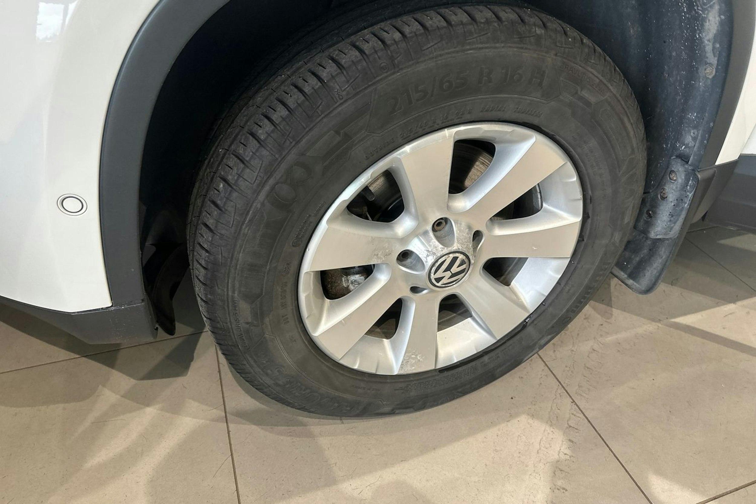 valkoinen Volkswagen Tiguan 2011 kuva 13.