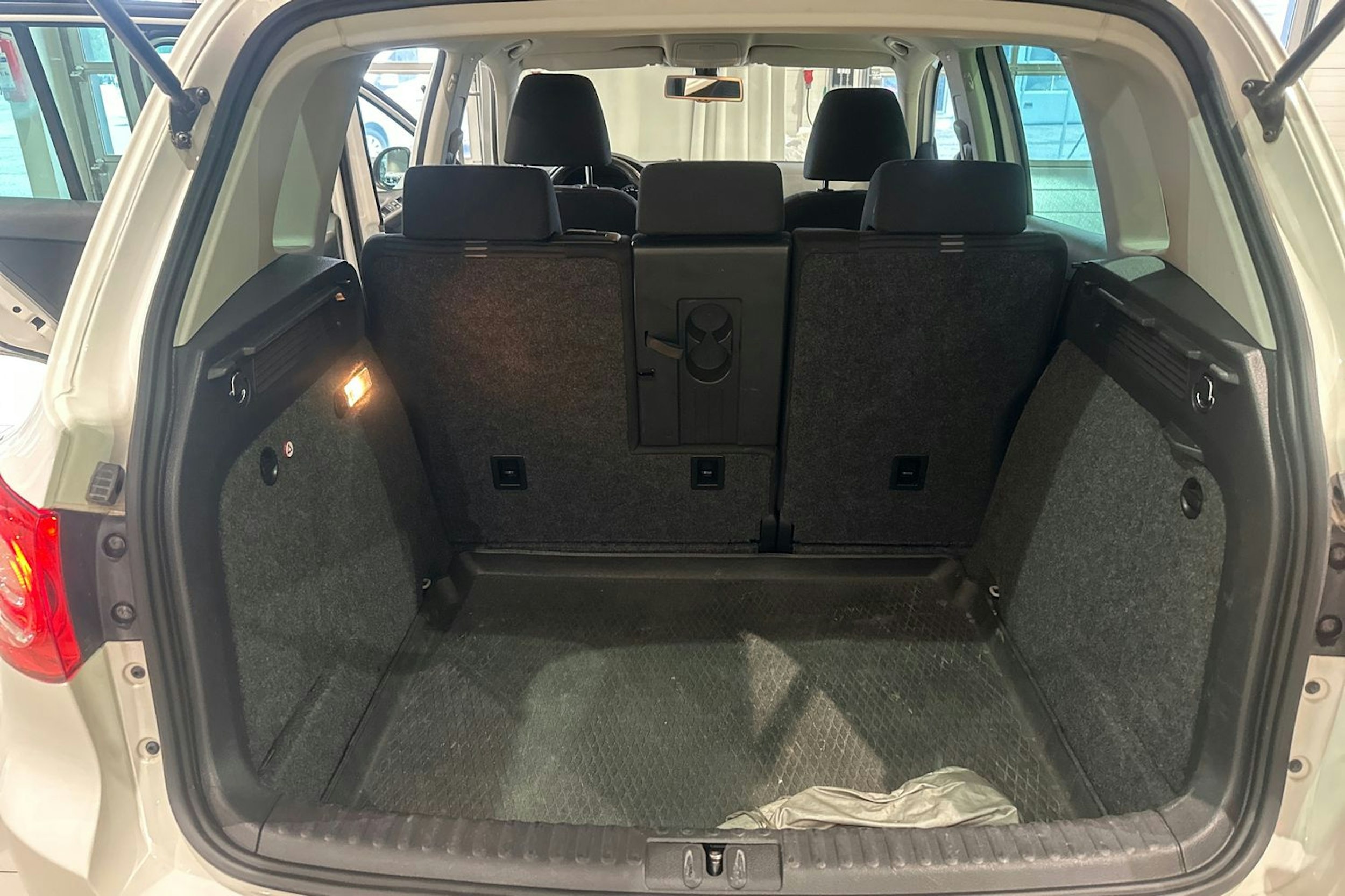 valkoinen Volkswagen Tiguan 2011 kuva 14.