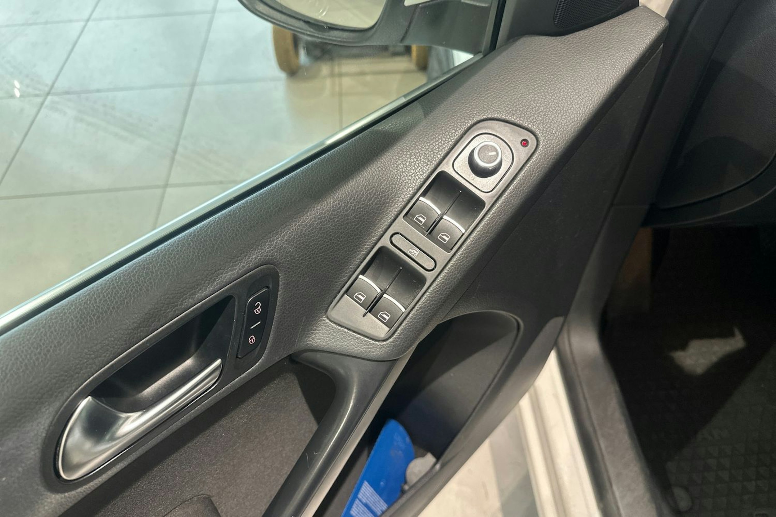 valkoinen Volkswagen Tiguan 2011 kuva 16.