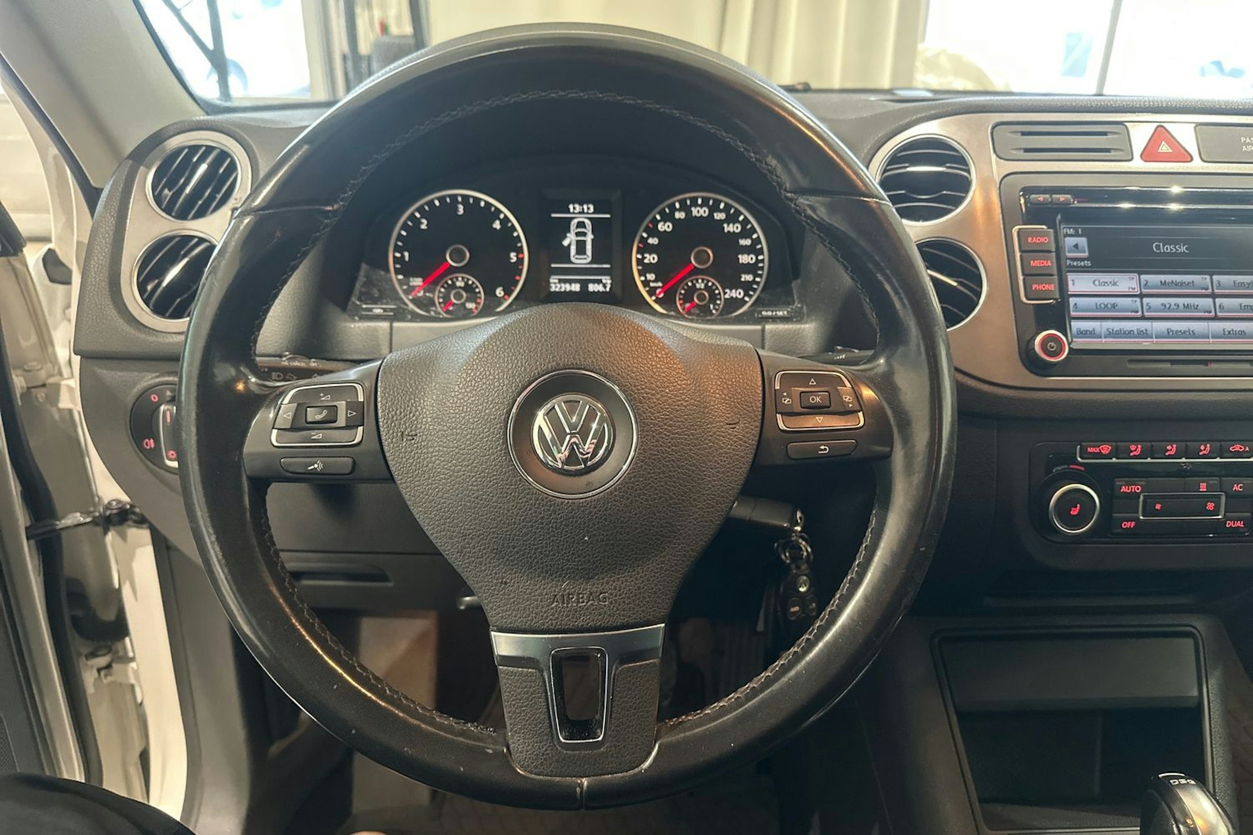 valkoinen Volkswagen Tiguan 2011 kuva 17.
