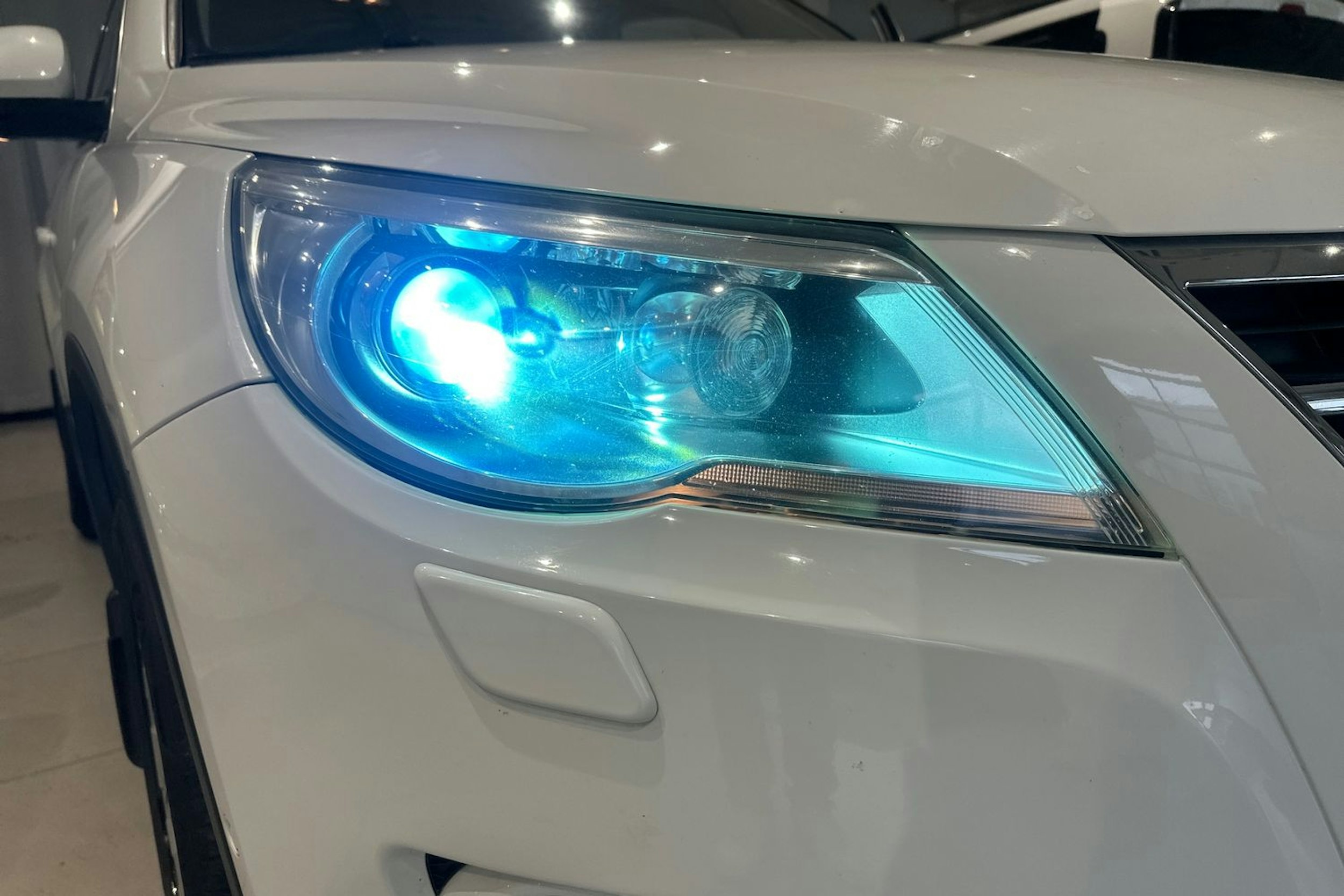 valkoinen Volkswagen Tiguan 2011 kuva 22.