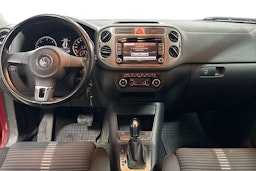 punainen Volkswagen Tiguan 2011 kuva 9.