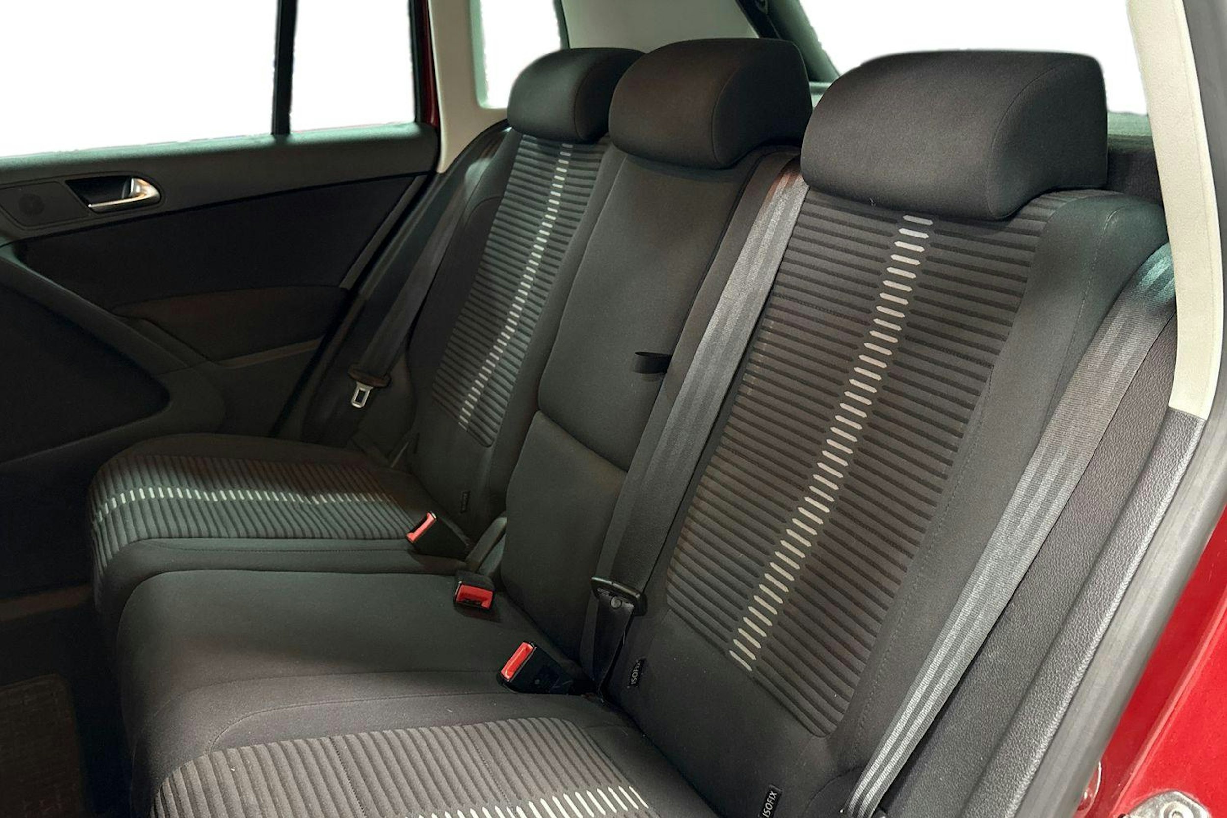 punainen Volkswagen Tiguan 2011 kuva 10.
