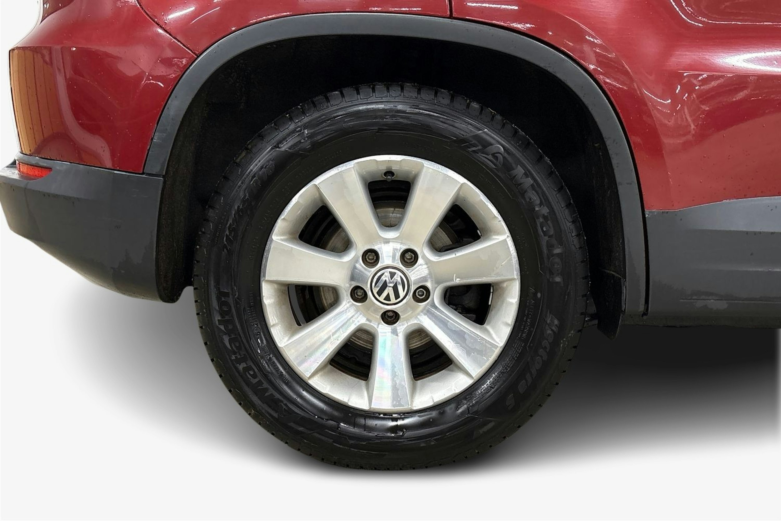 punainen Volkswagen Tiguan 2011 kuva 11.