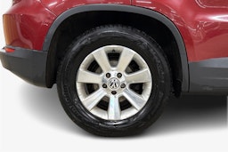 punainen Volkswagen Tiguan 2011 kuva 11.