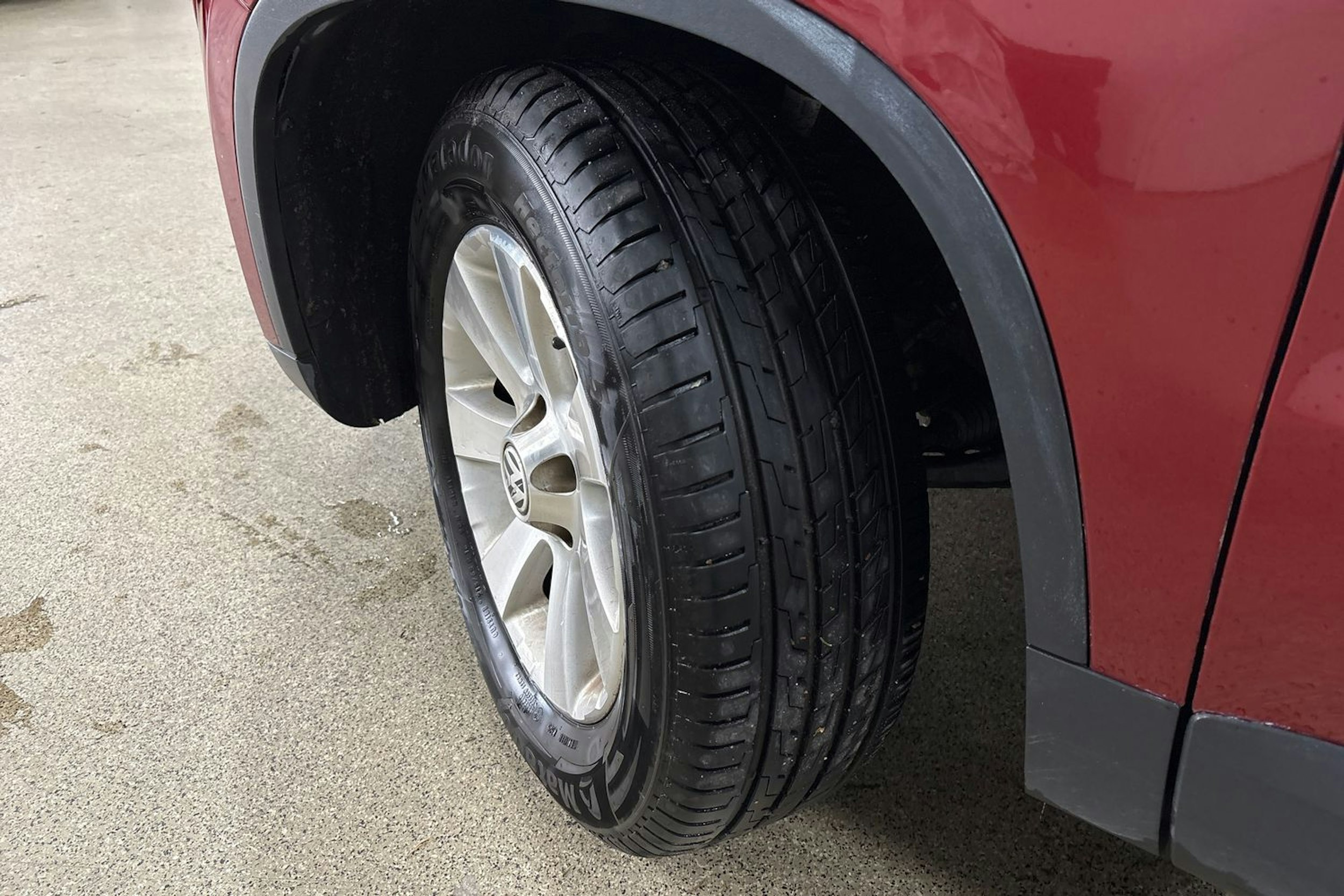 punainen Volkswagen Tiguan 2011 kuva 13.