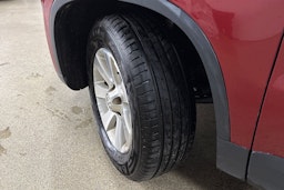 punainen Volkswagen Tiguan 2011 kuva 13.