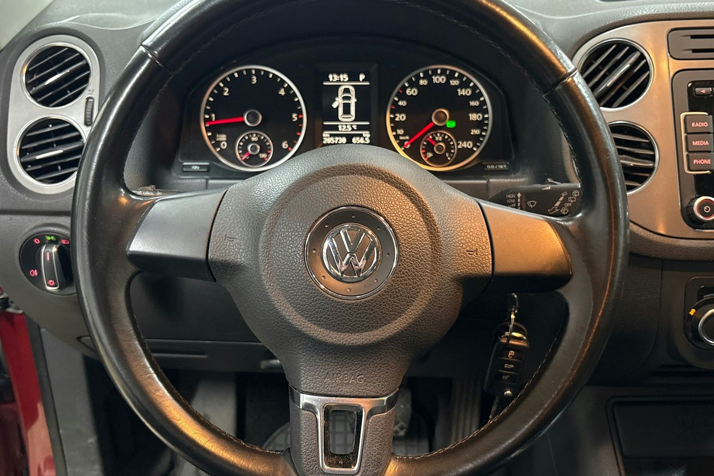 punainen Volkswagen Tiguan 2011 kuva 16.