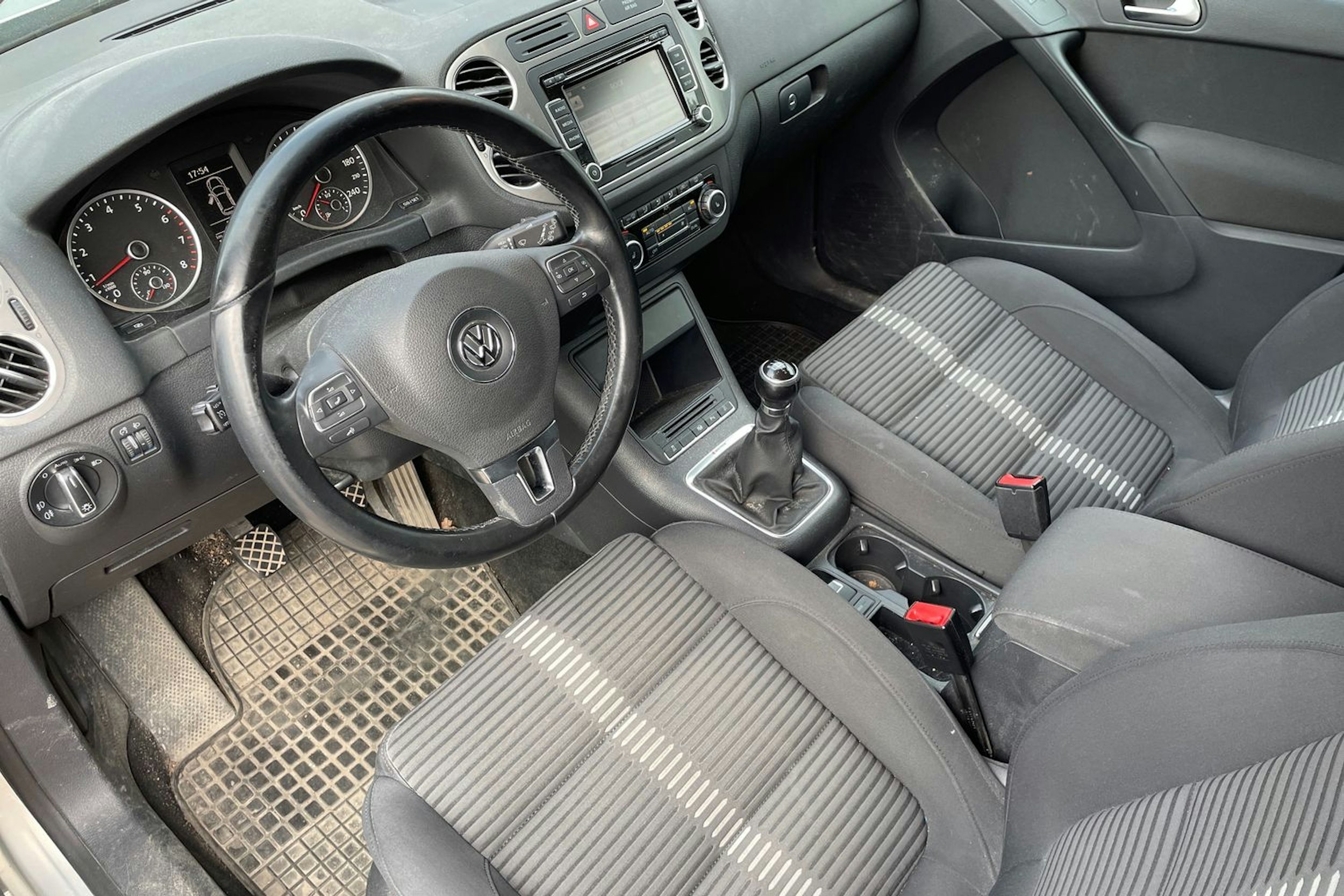 met. harmaa Volkswagen Tiguan 2011 kuva 6.