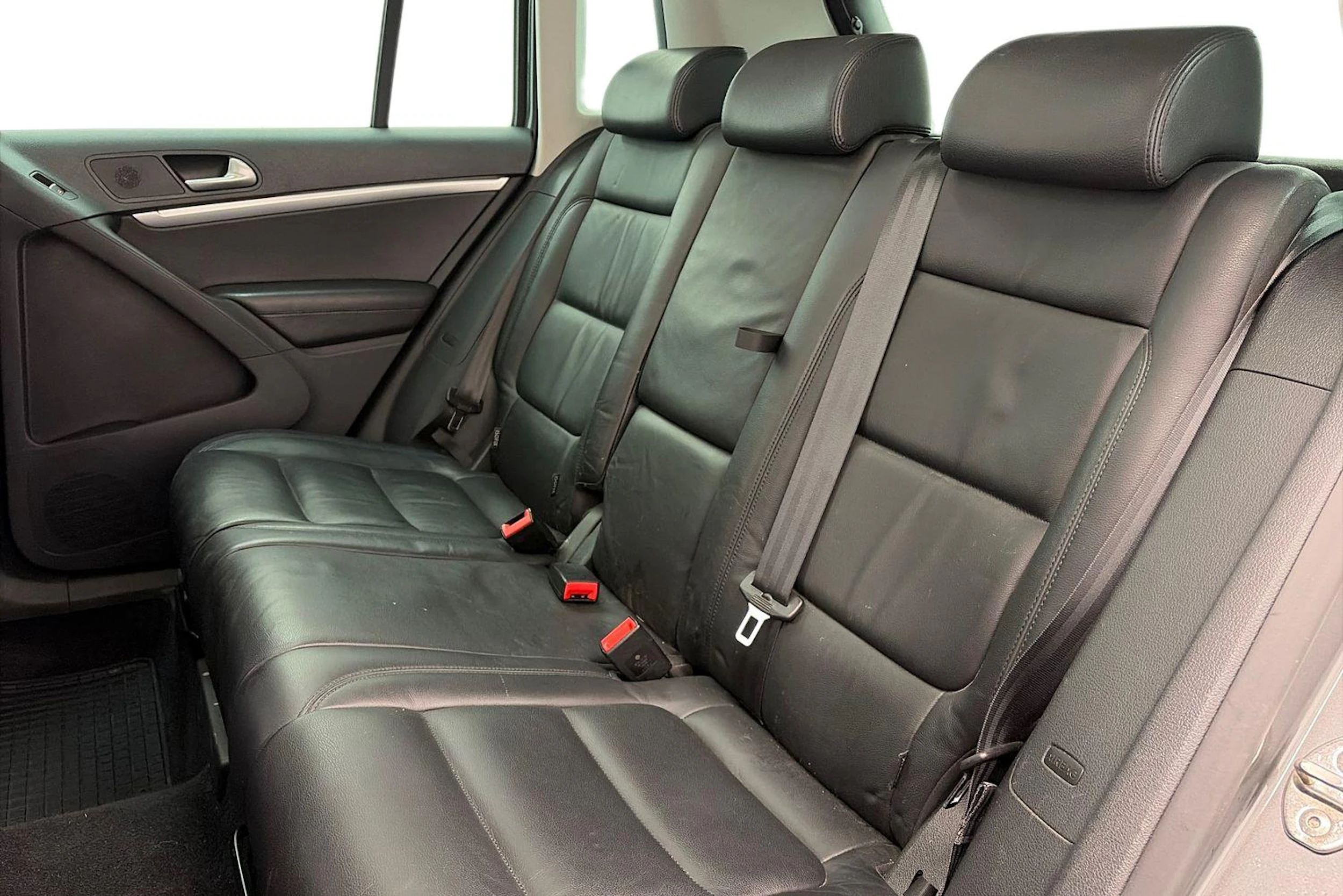 Harmaa Volkswagen Tiguan 2012 kuva 11.