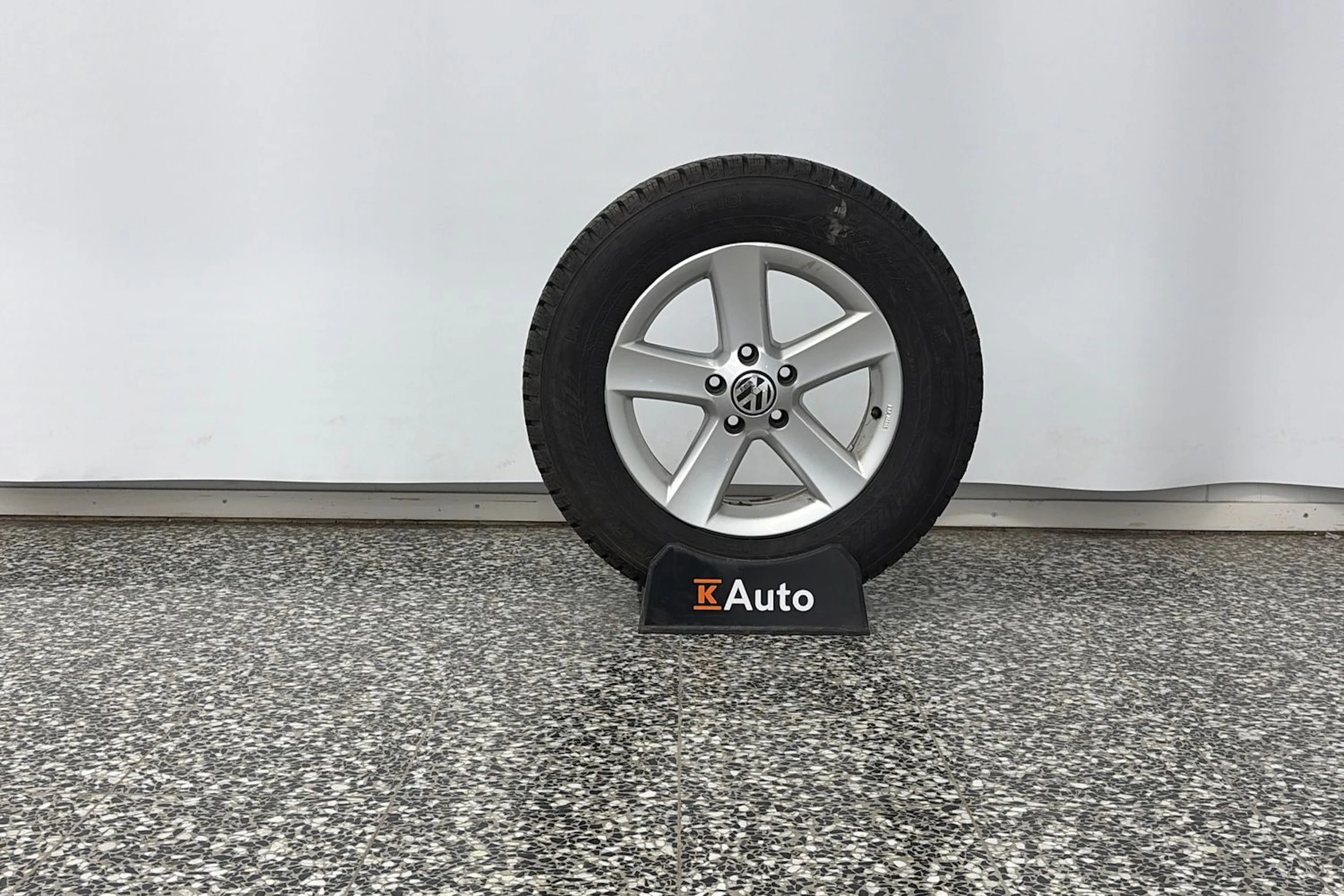Harmaa Volkswagen Tiguan 2012 kuva 13.