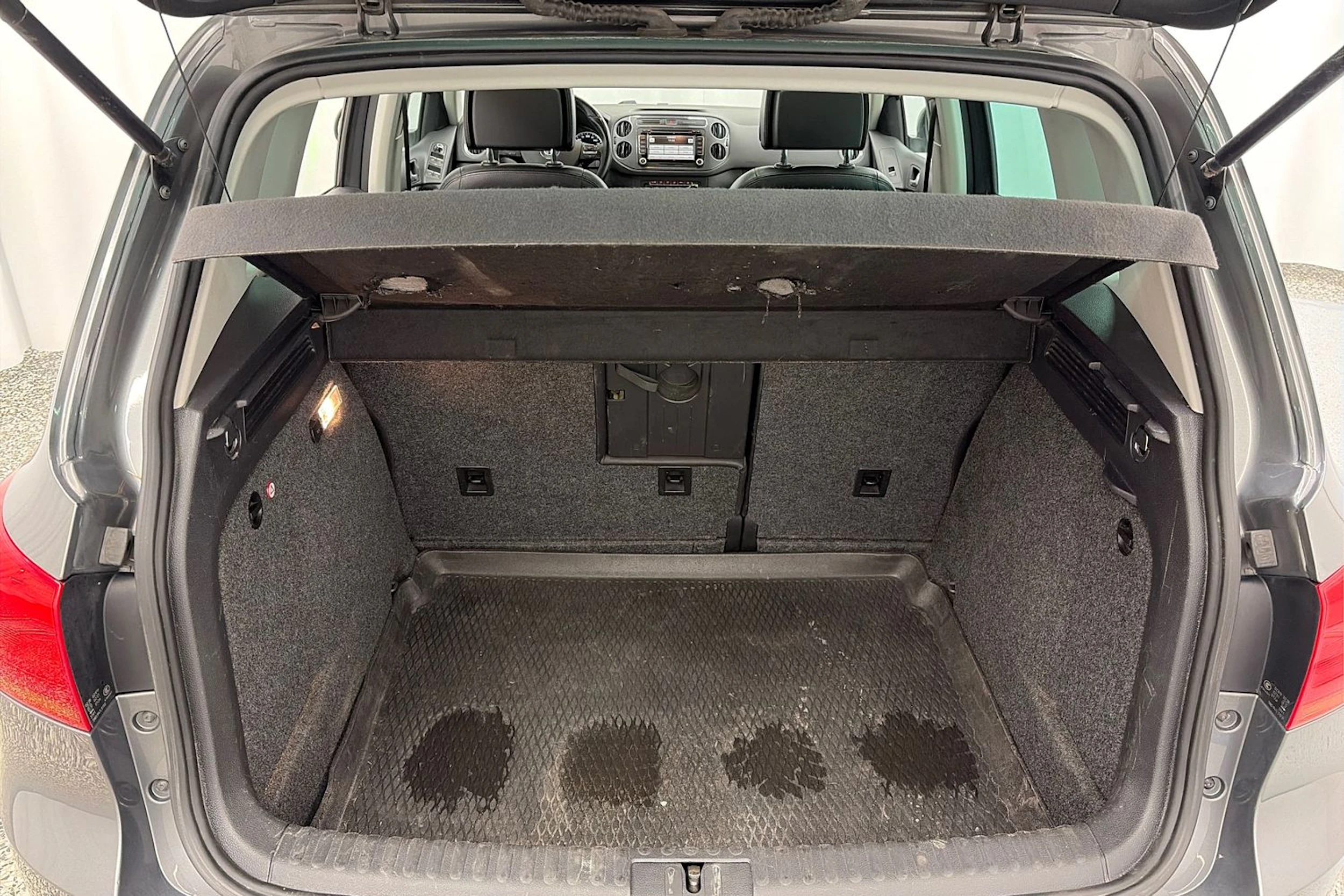 Harmaa Volkswagen Tiguan 2012 kuva 15.