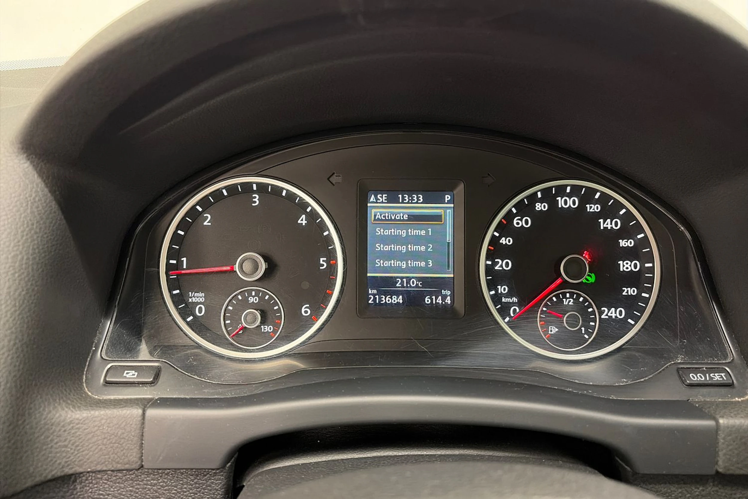 Harmaa Volkswagen Tiguan 2012 kuva 18.