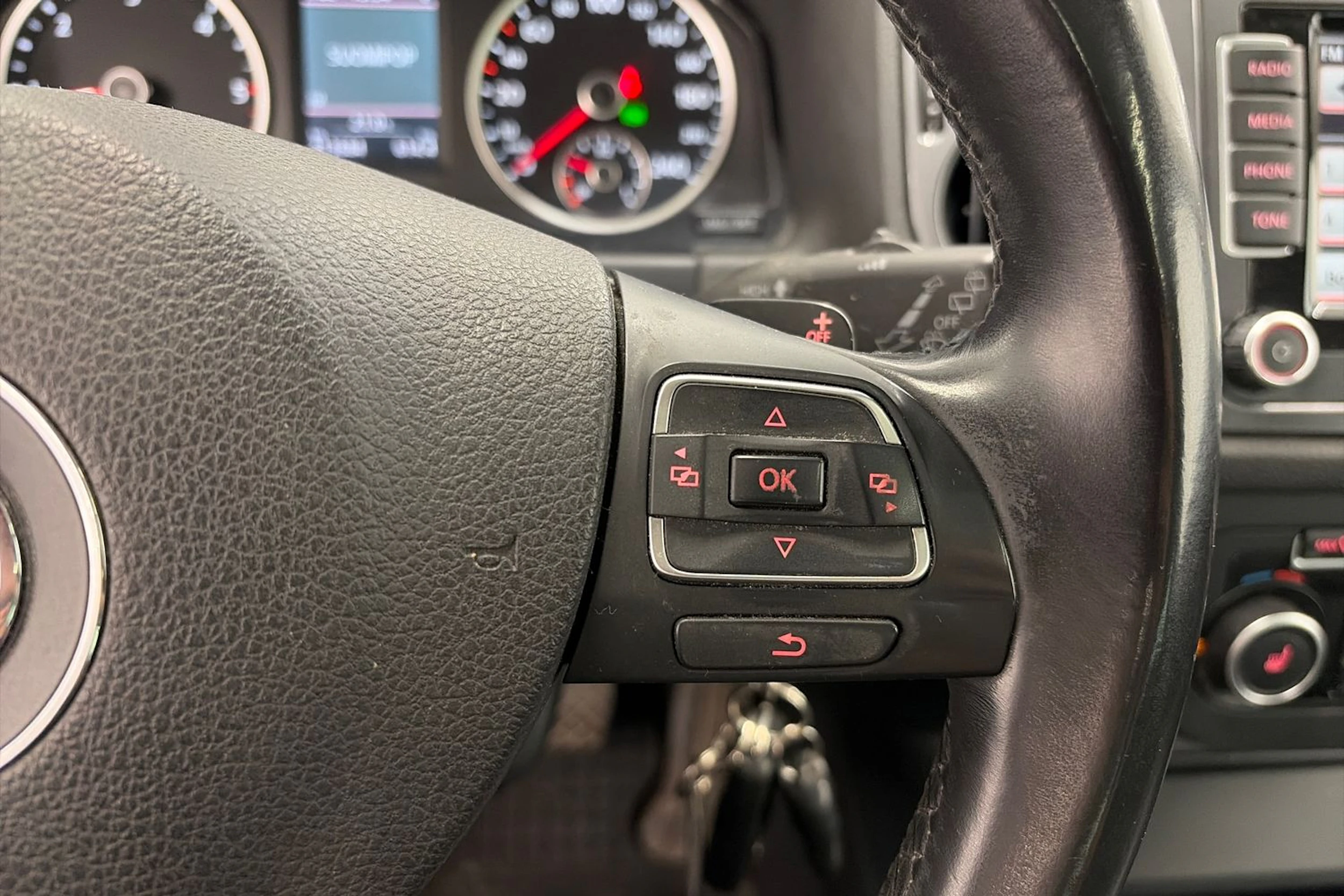 Harmaa Volkswagen Tiguan 2012 kuva 21.