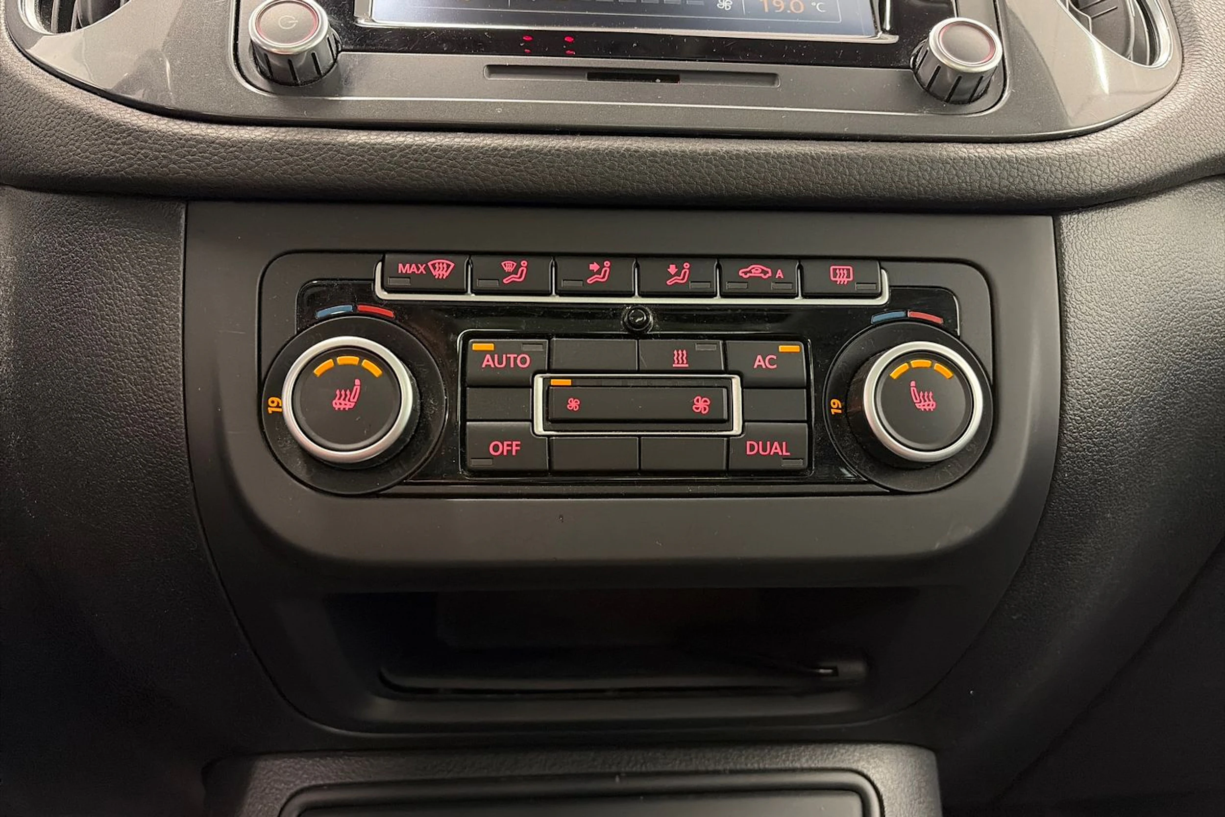 Harmaa Volkswagen Tiguan 2012 kuva 26.