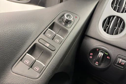 Harmaa Volkswagen Tiguan 2012 kuva 28.
