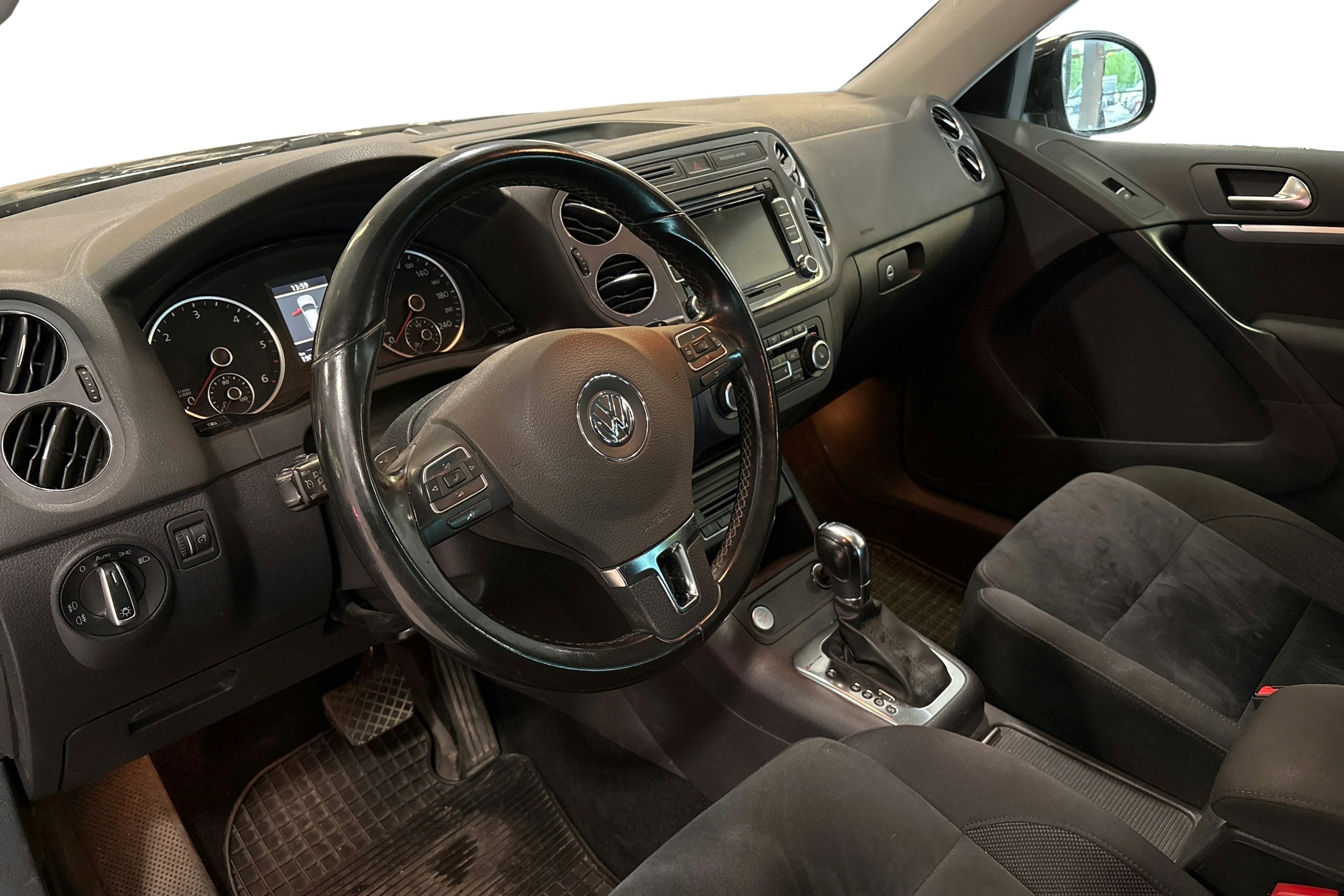 Musta Volkswagen Tiguan 2012 kuva 3.