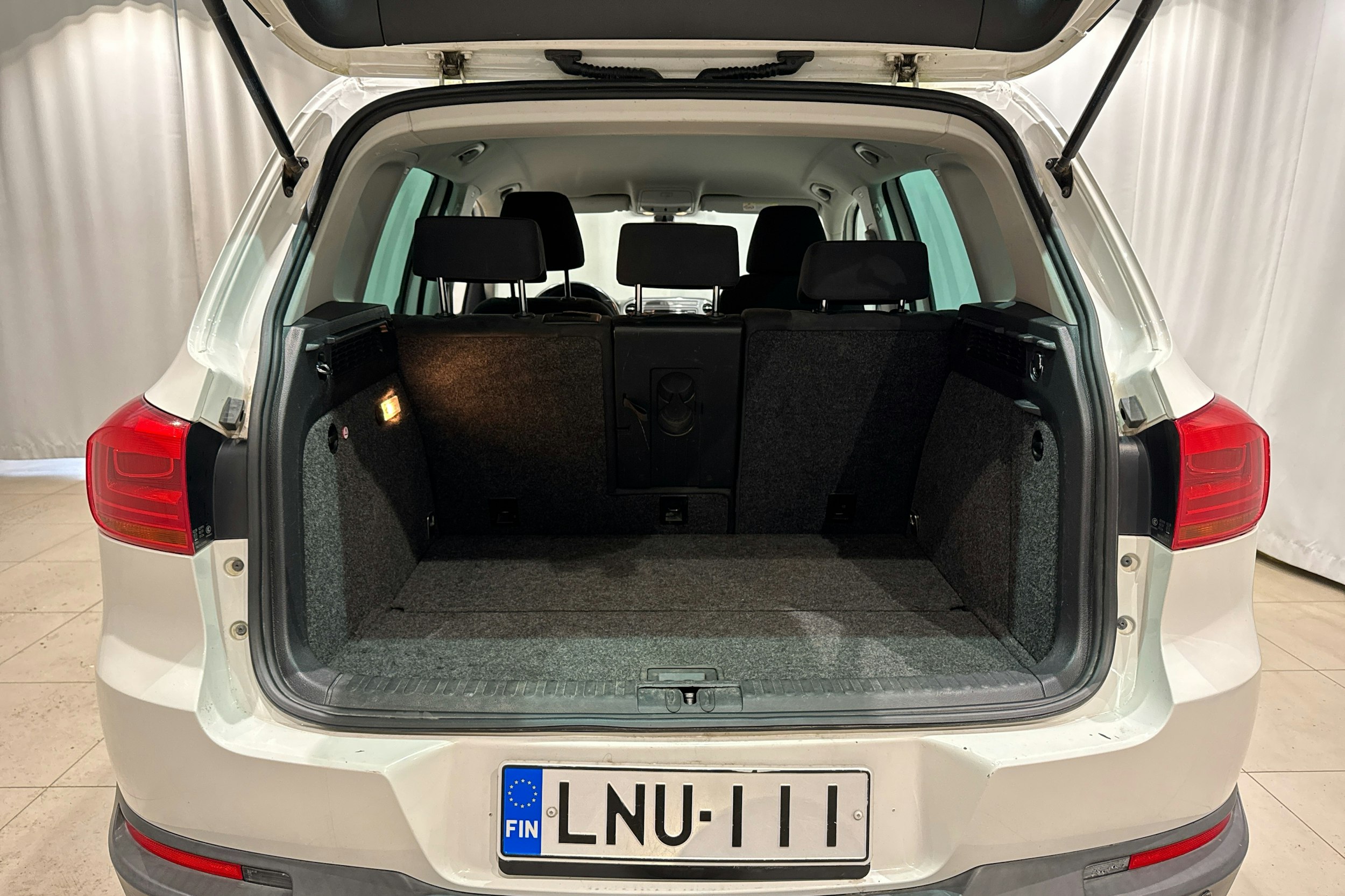 valkoinen Volkswagen Tiguan 2012 kuva 11.