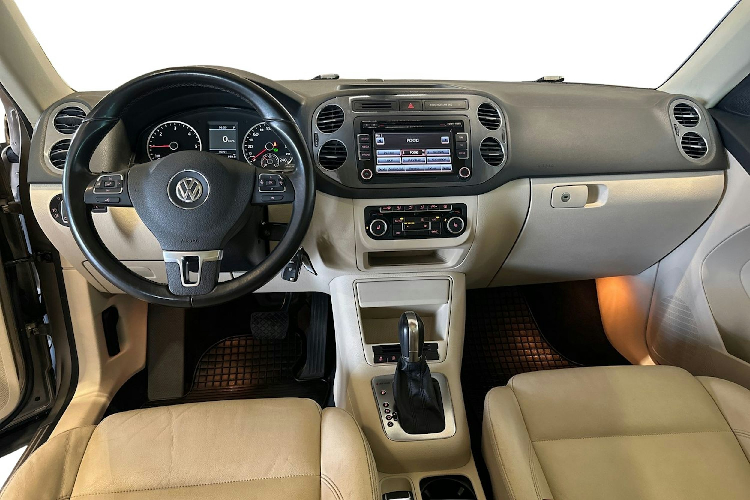 Ruskea (beige) Volkswagen Tiguan 2012 kuva 9.