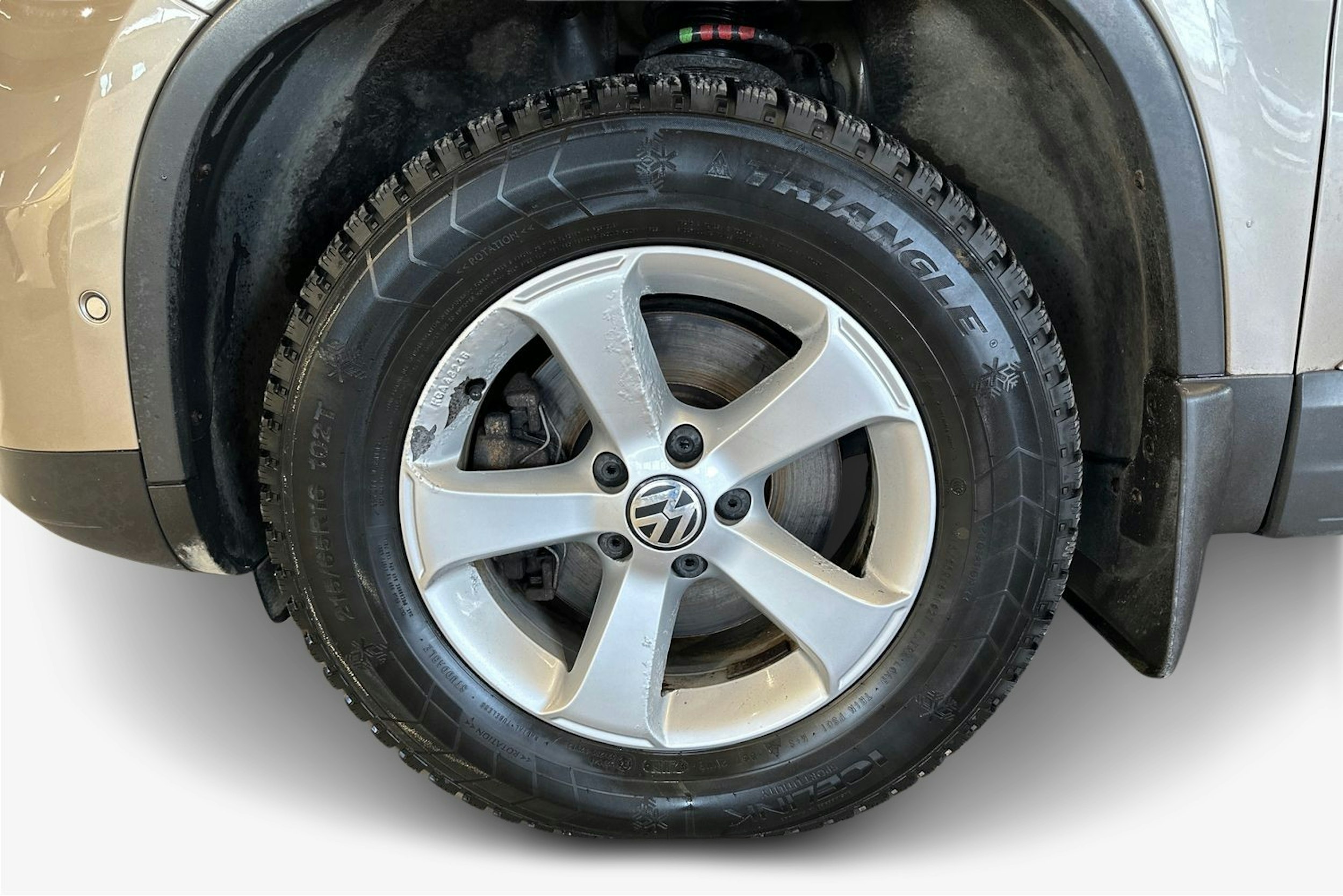 Ruskea (beige) Volkswagen Tiguan 2012 kuva 11.