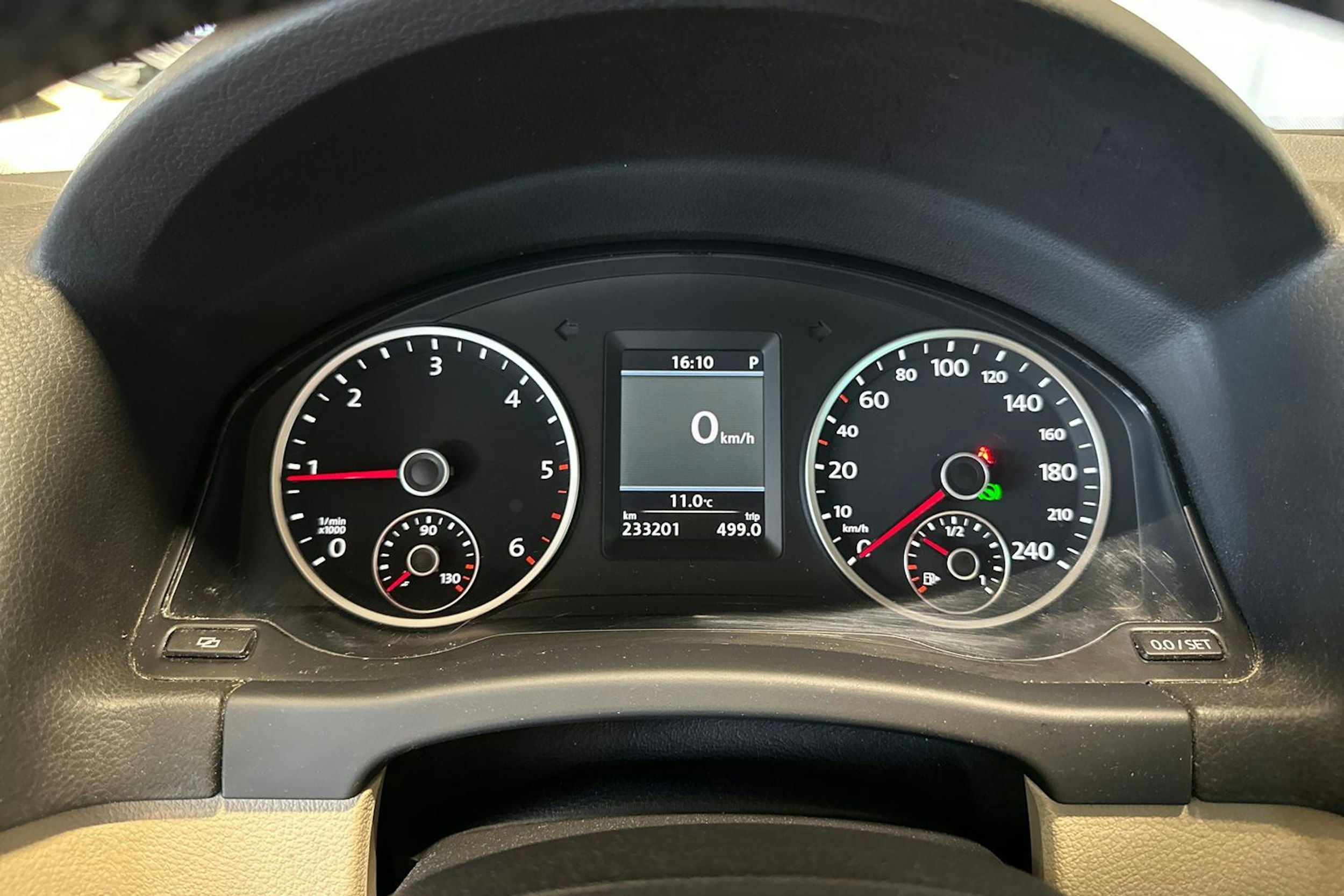 Ruskea (beige) Volkswagen Tiguan 2012 kuva 14.