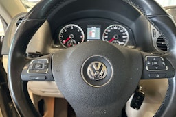 Ruskea (beige) Volkswagen Tiguan 2012 kuva 16.