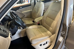 Ruskea (beige) Volkswagen Tiguan 2012 kuva 18.