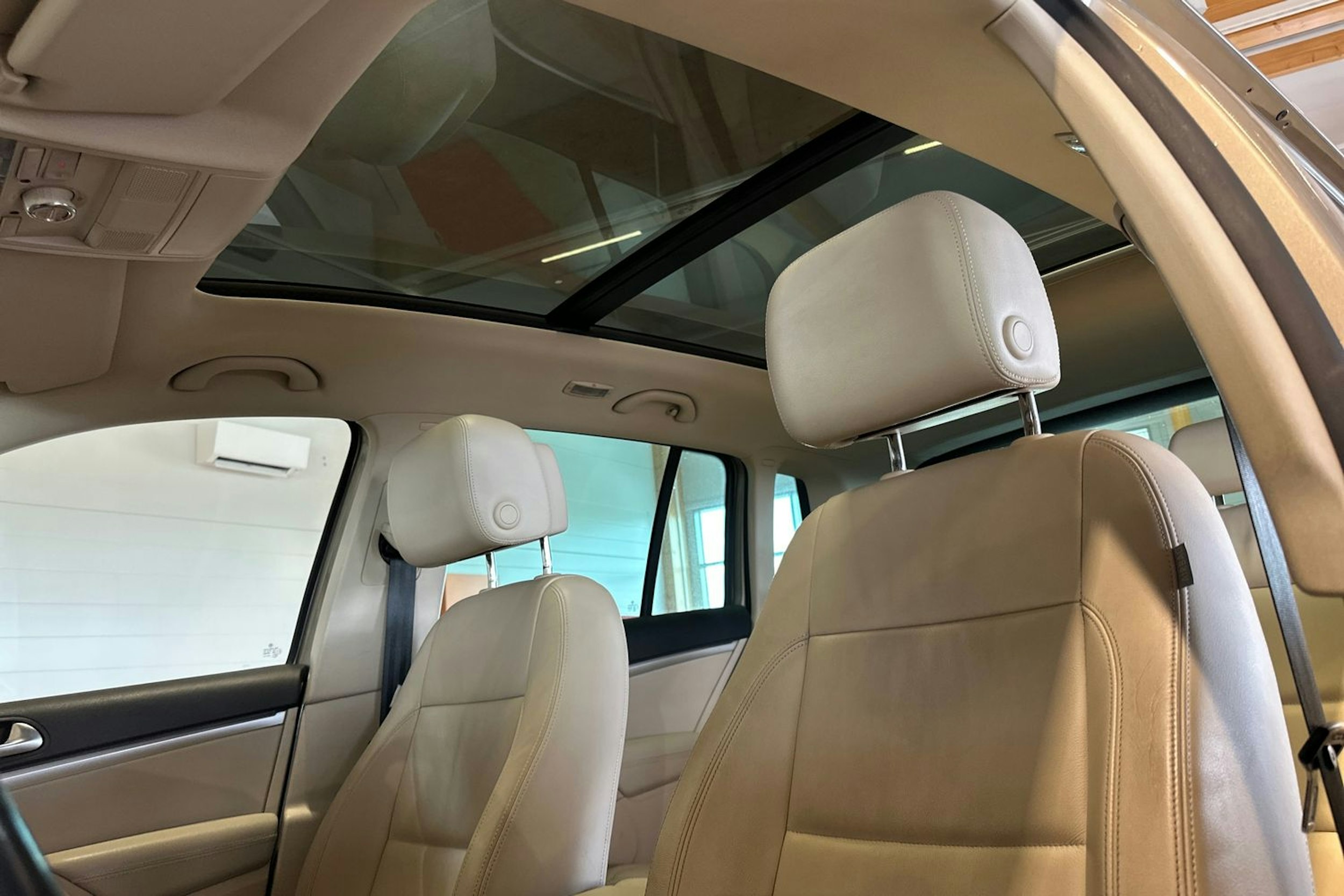 Ruskea (beige) Volkswagen Tiguan 2012 kuva 19.