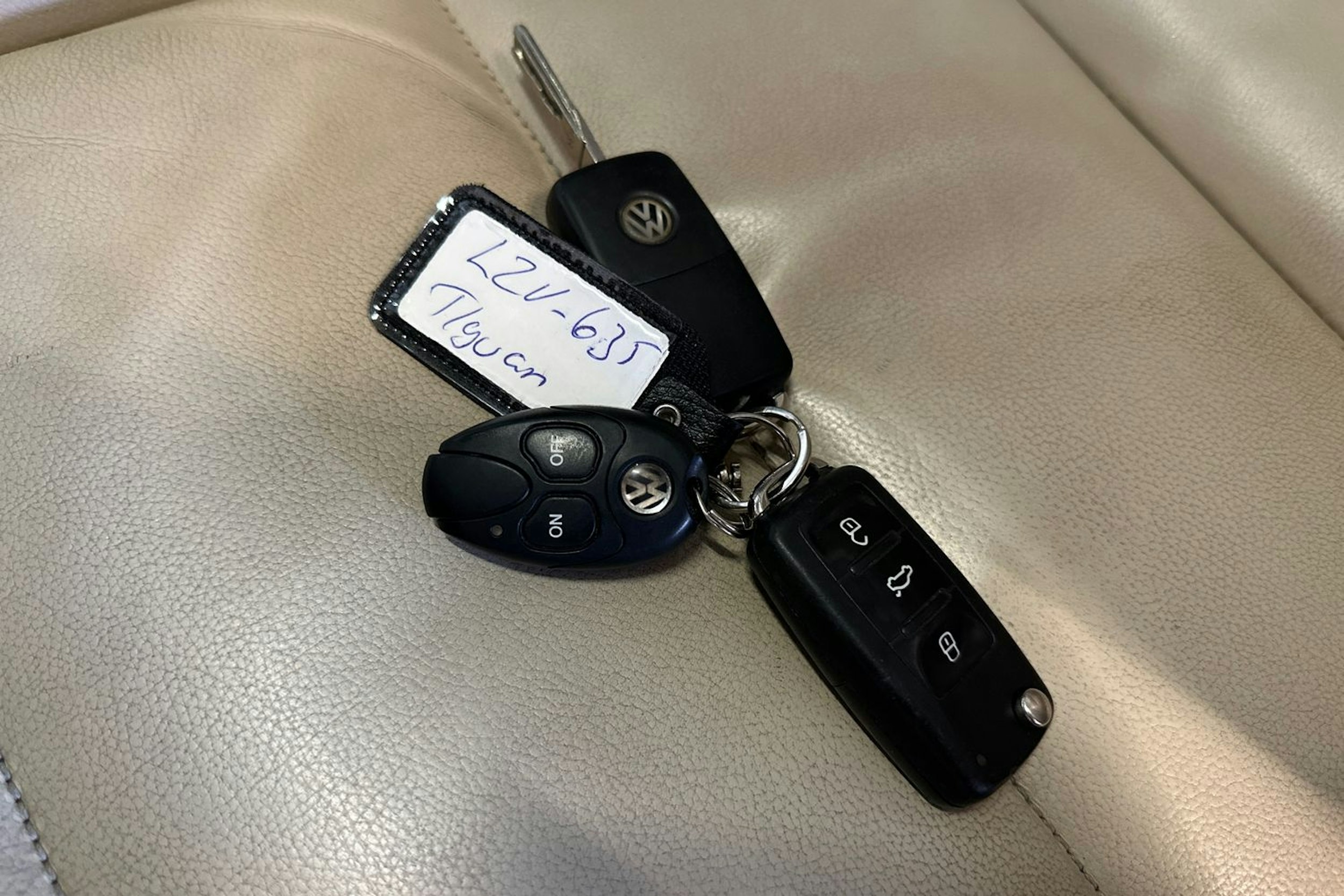 Ruskea (beige) Volkswagen Tiguan 2012 kuva 21.