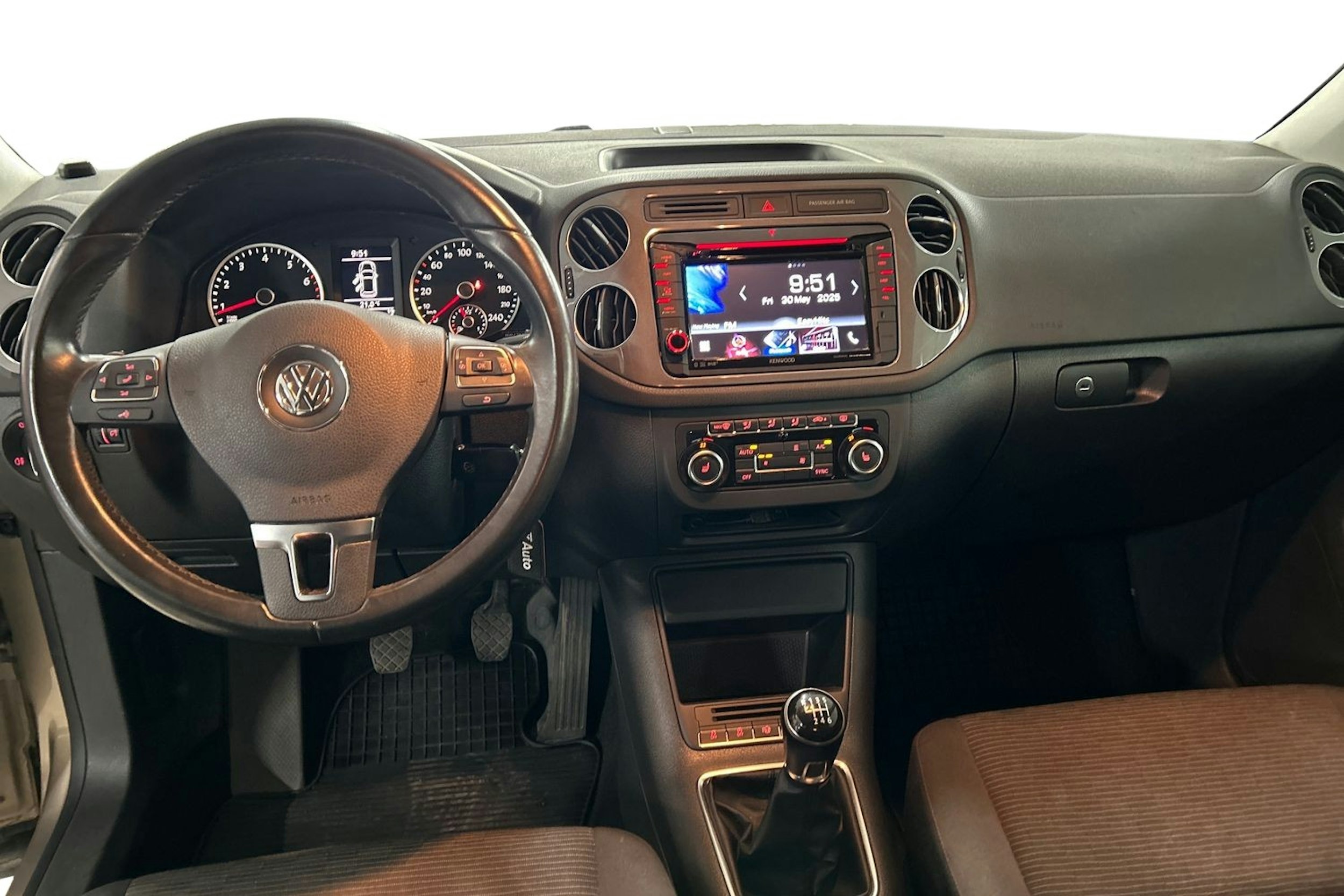 ruskea (beige) Volkswagen Tiguan 2012 kuva 9.
