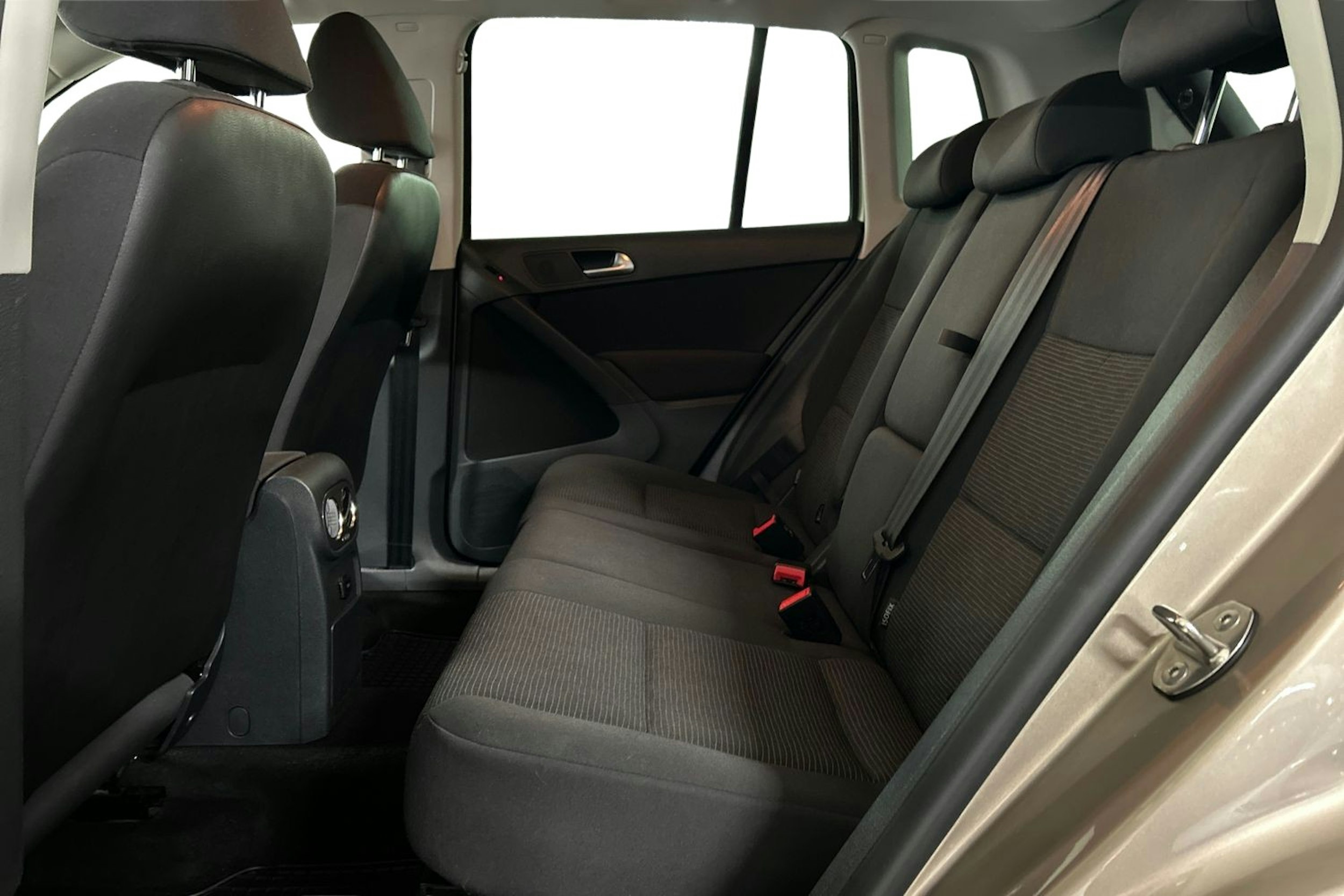 ruskea (beige) Volkswagen Tiguan 2012 kuva 10.