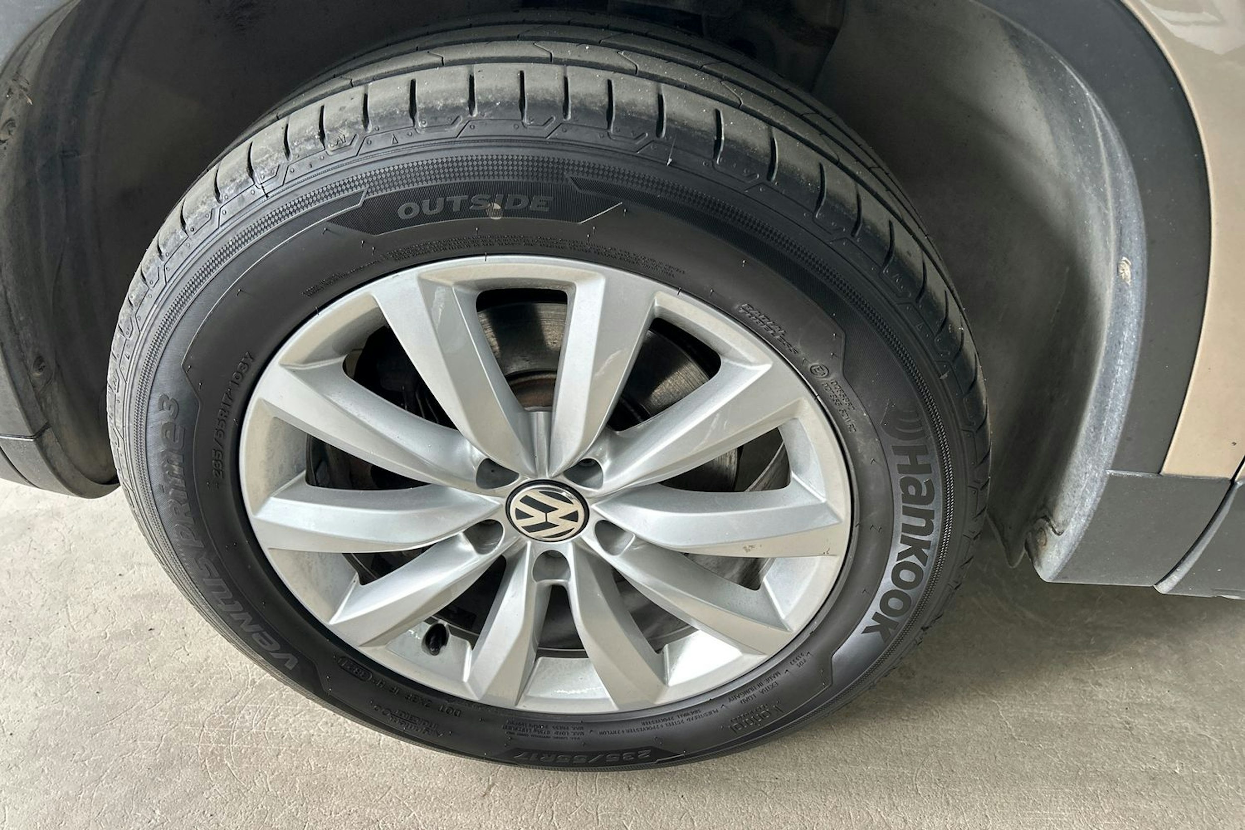 ruskea (beige) Volkswagen Tiguan 2012 kuva 13.