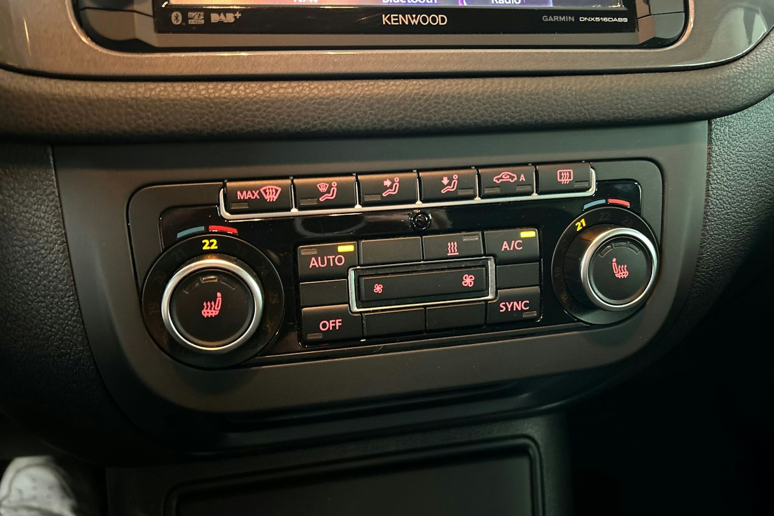 ruskea (beige) Volkswagen Tiguan 2012 kuva 19.
