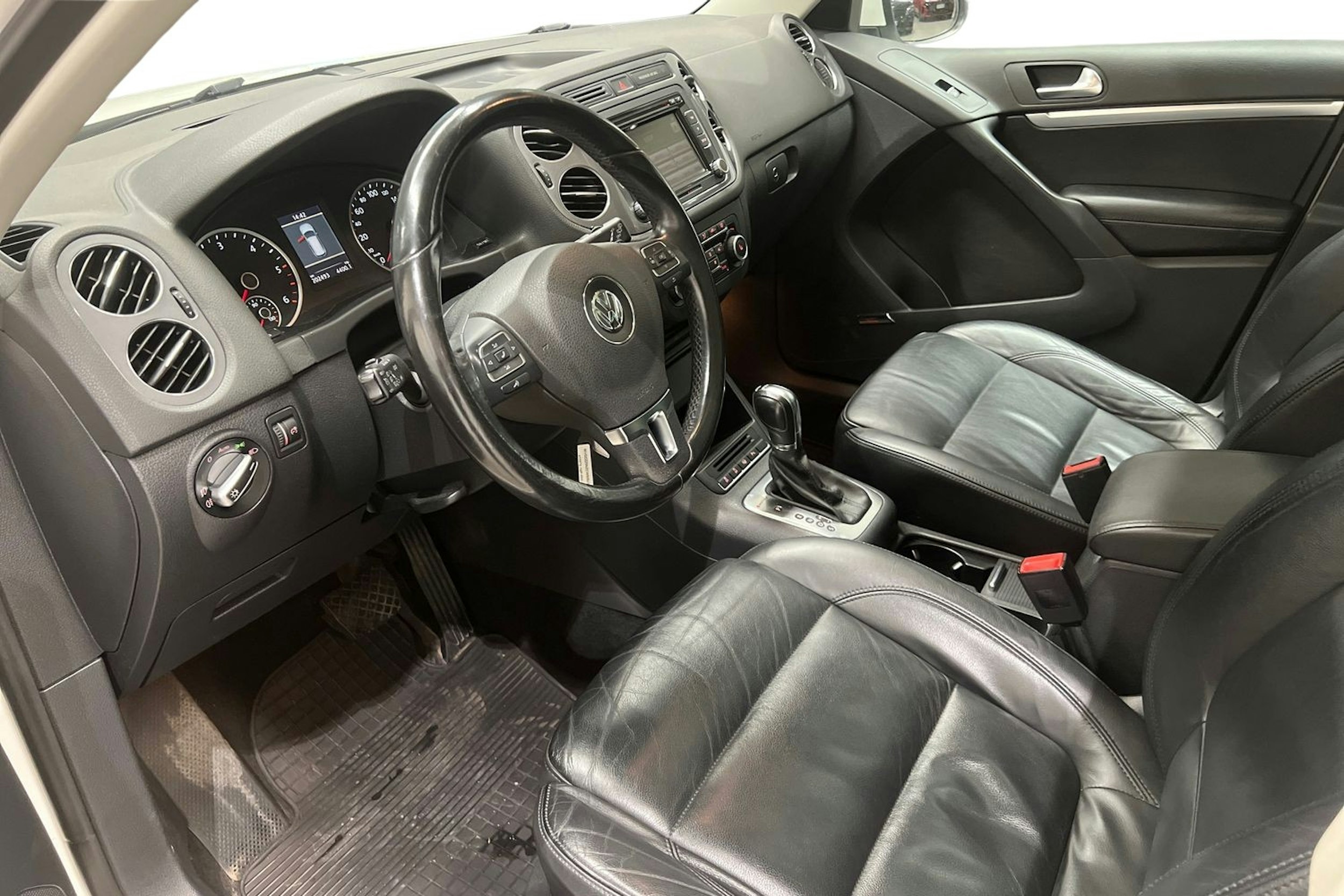 Valkoinen Volkswagen Tiguan 2012 kuva 3.