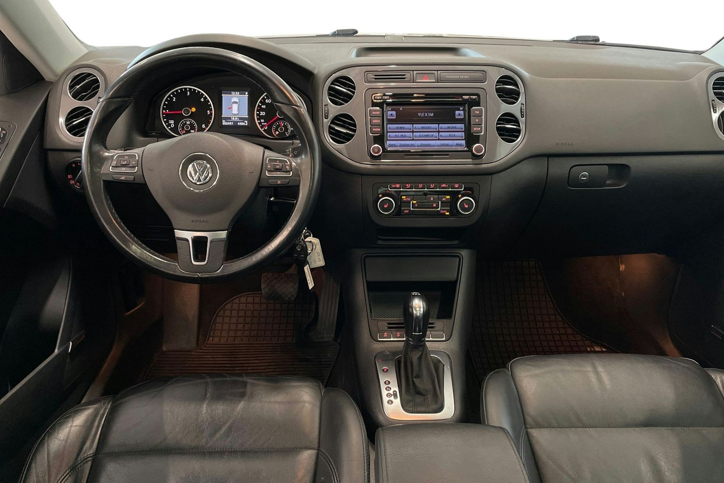 Valkoinen Volkswagen Tiguan 2012 kuva 9.