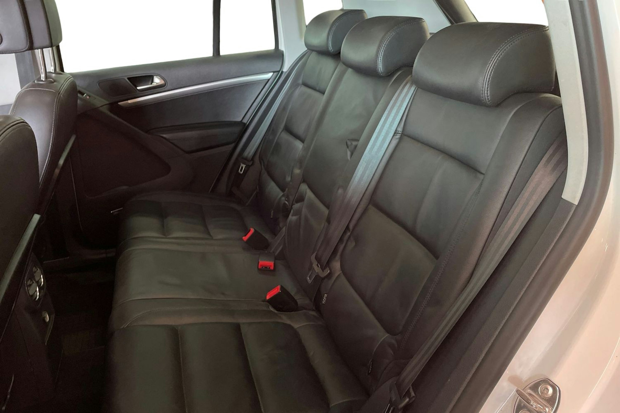 Valkoinen Volkswagen Tiguan 2012 kuva 10.
