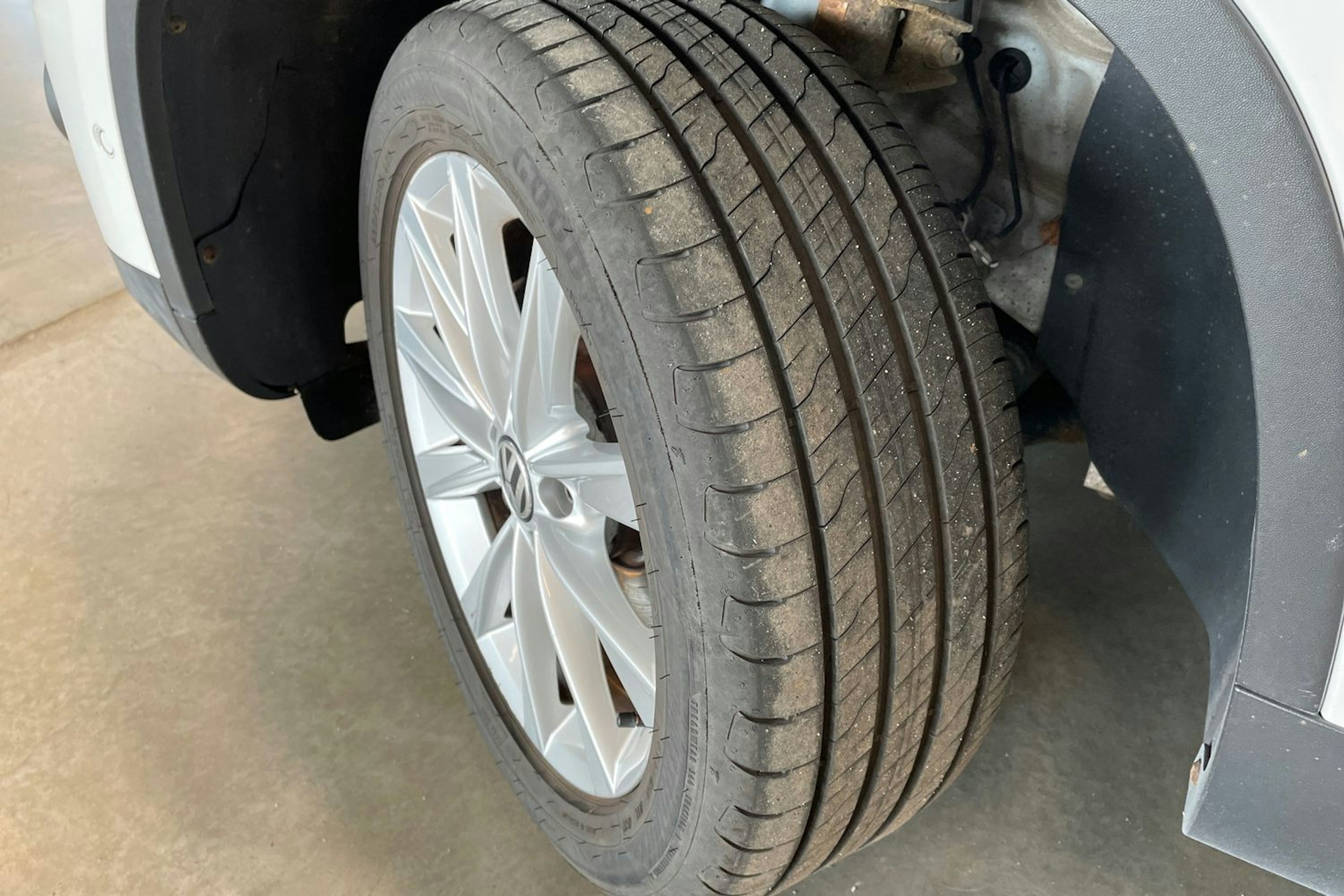 Valkoinen Volkswagen Tiguan 2012 kuva 13.