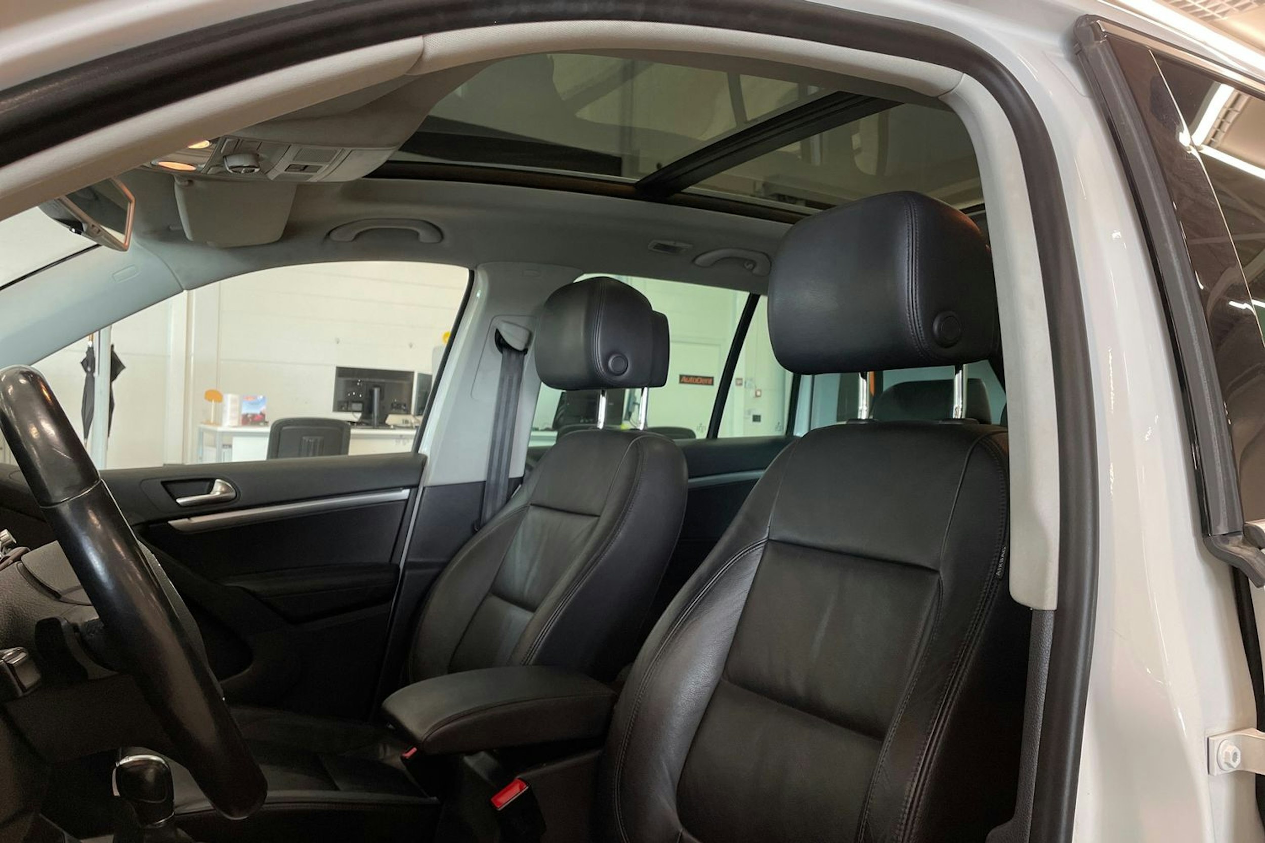 Valkoinen Volkswagen Tiguan 2012 kuva 14.