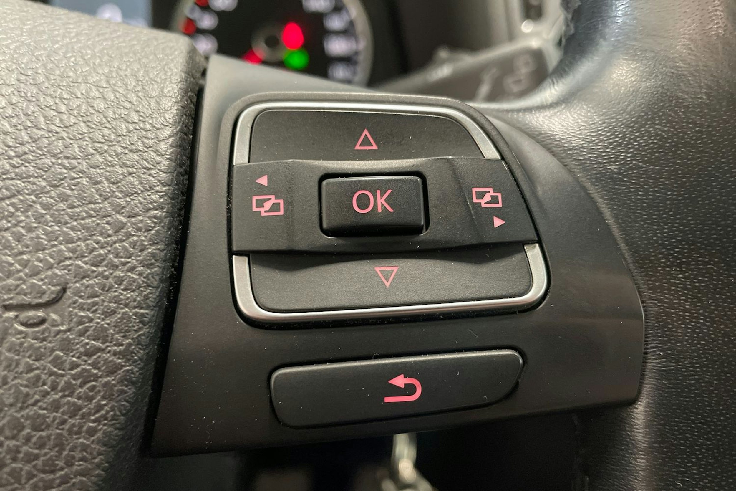 Valkoinen Volkswagen Tiguan 2012 kuva 17.