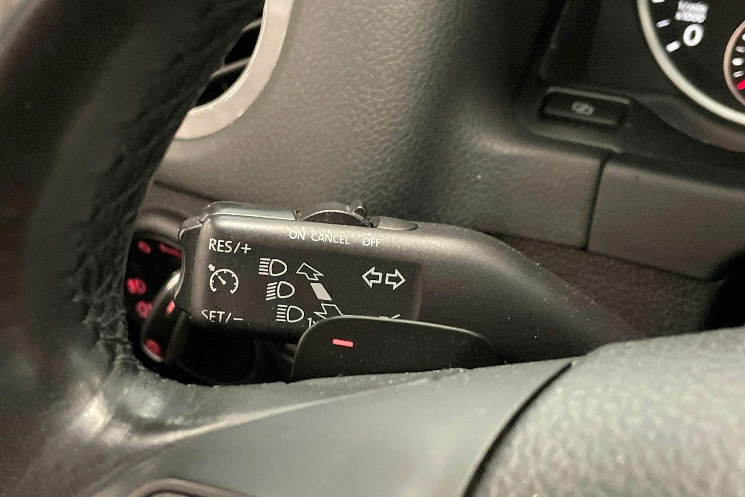 Valkoinen Volkswagen Tiguan 2012 kuva 19.