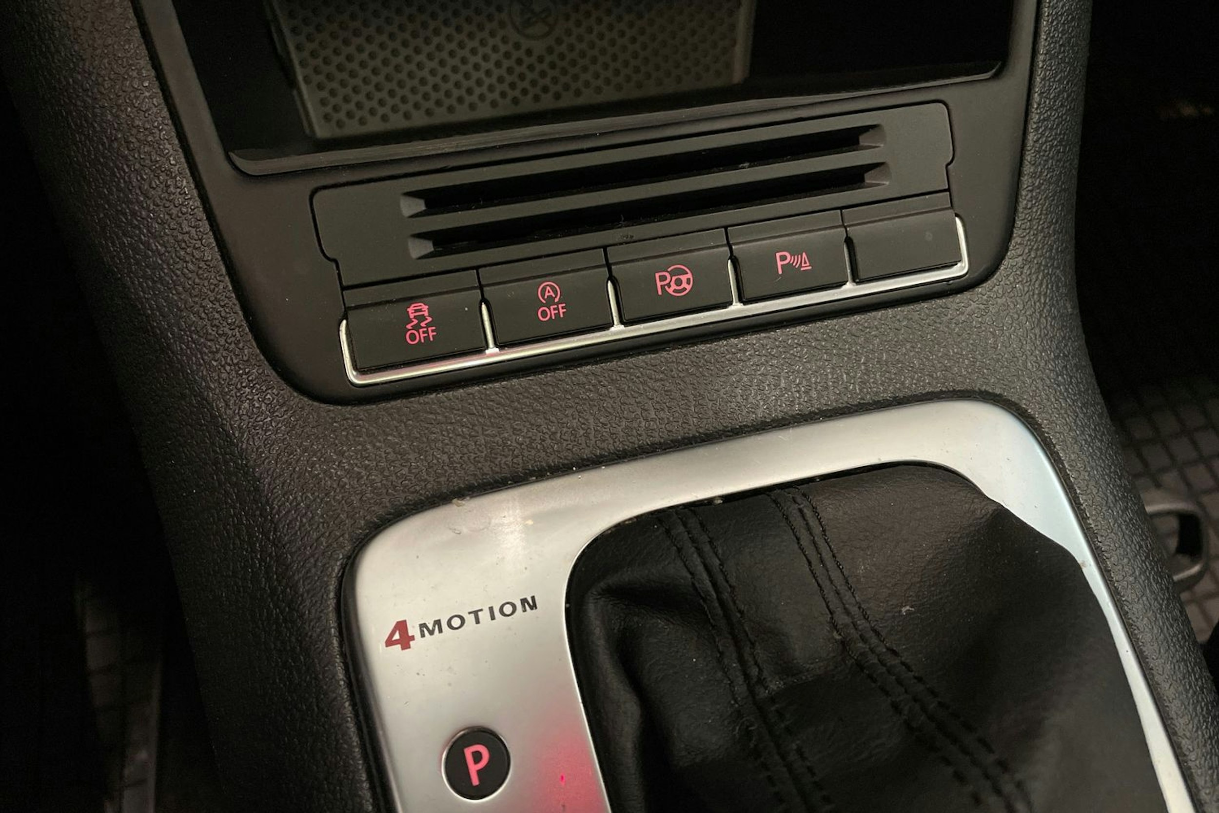 Valkoinen Volkswagen Tiguan 2012 kuva 23.