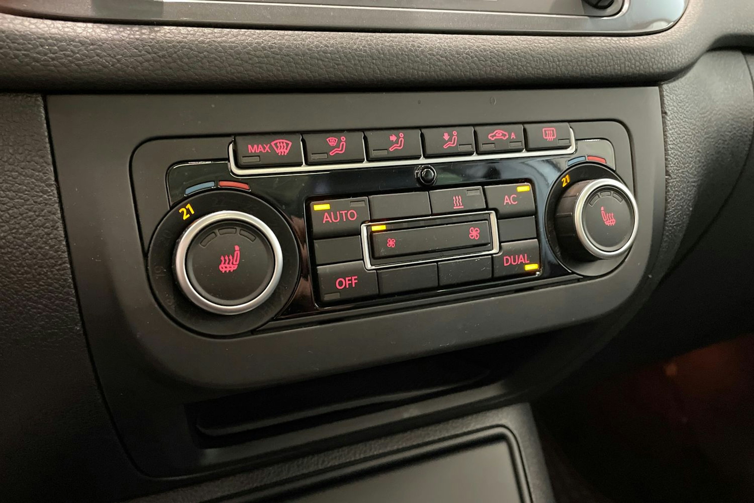 Valkoinen Volkswagen Tiguan 2012 kuva 24.