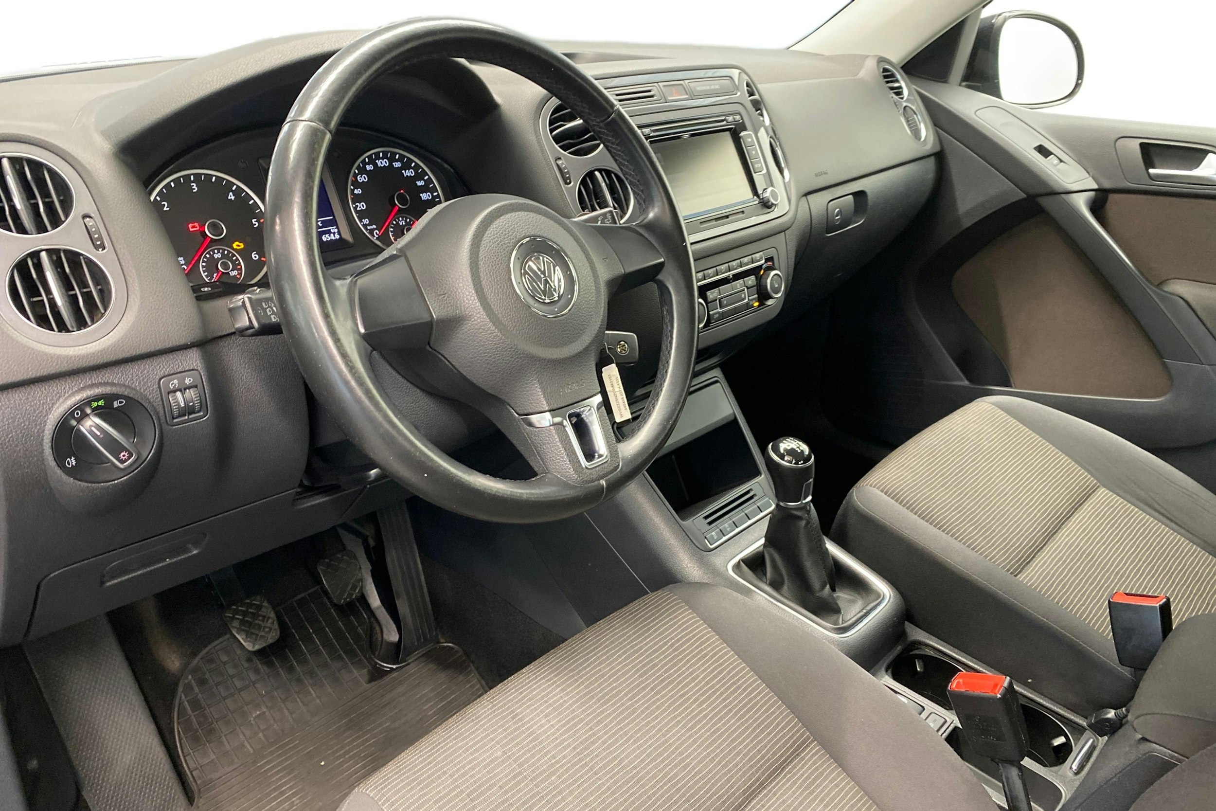 Musta Volkswagen Tiguan 2012 kuva 7.