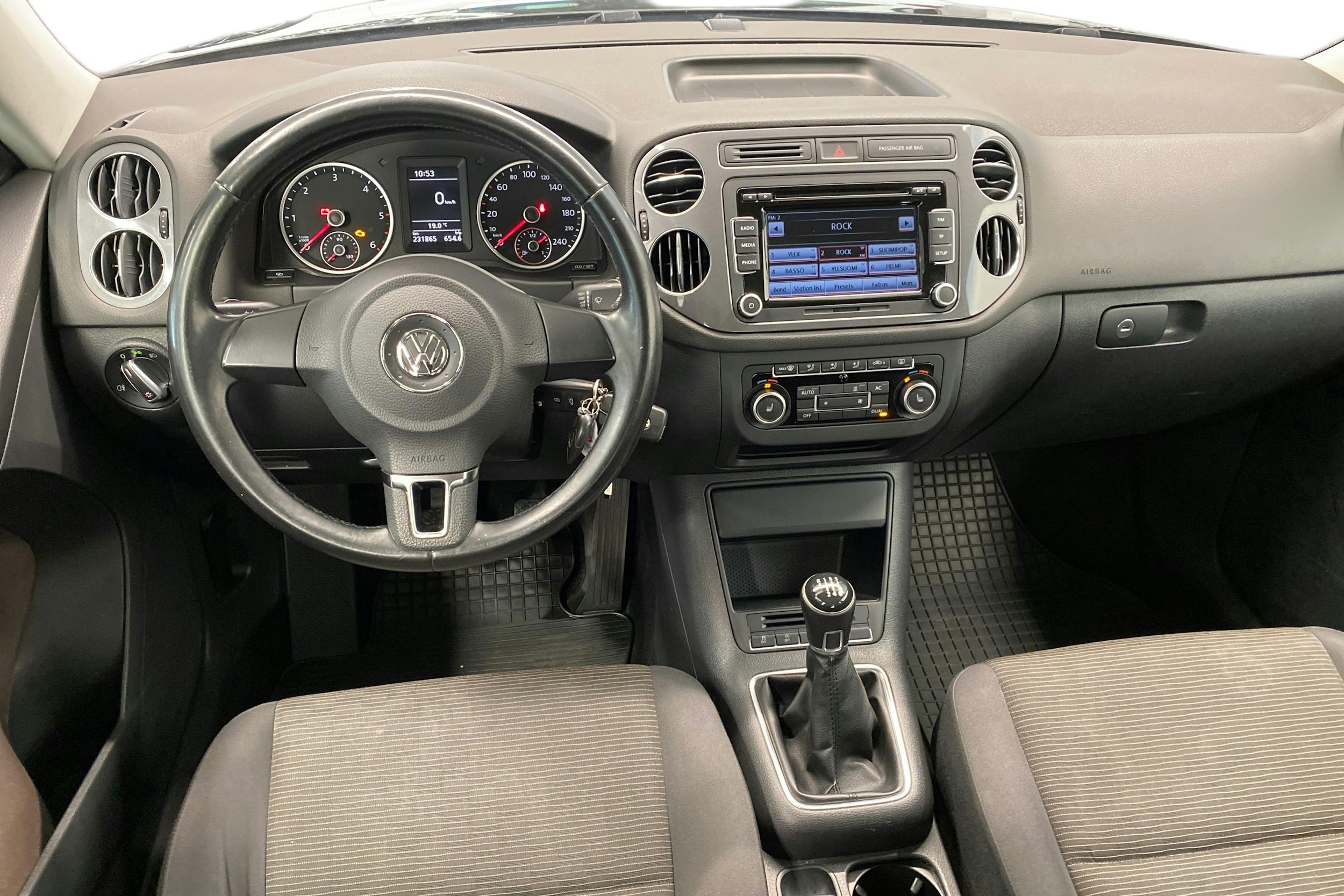 Musta Volkswagen Tiguan 2012 kuva 9.